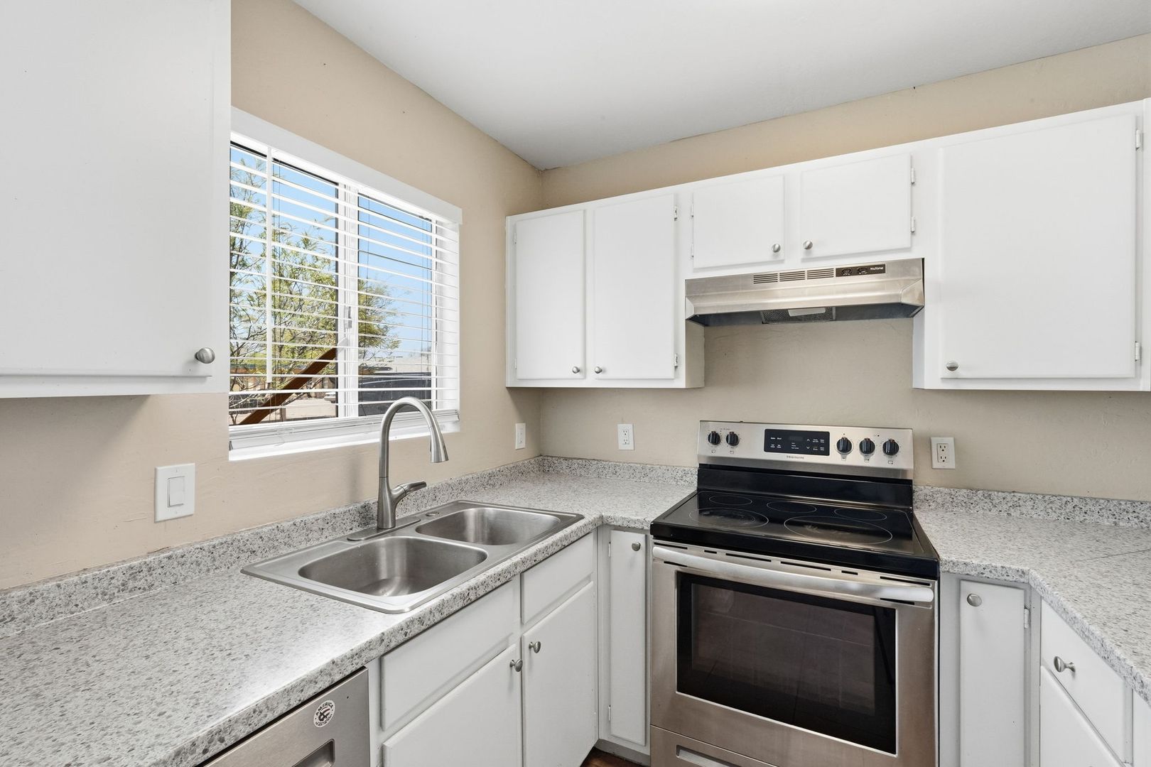 Florence Apartment: 440 E Florence Heights Dr