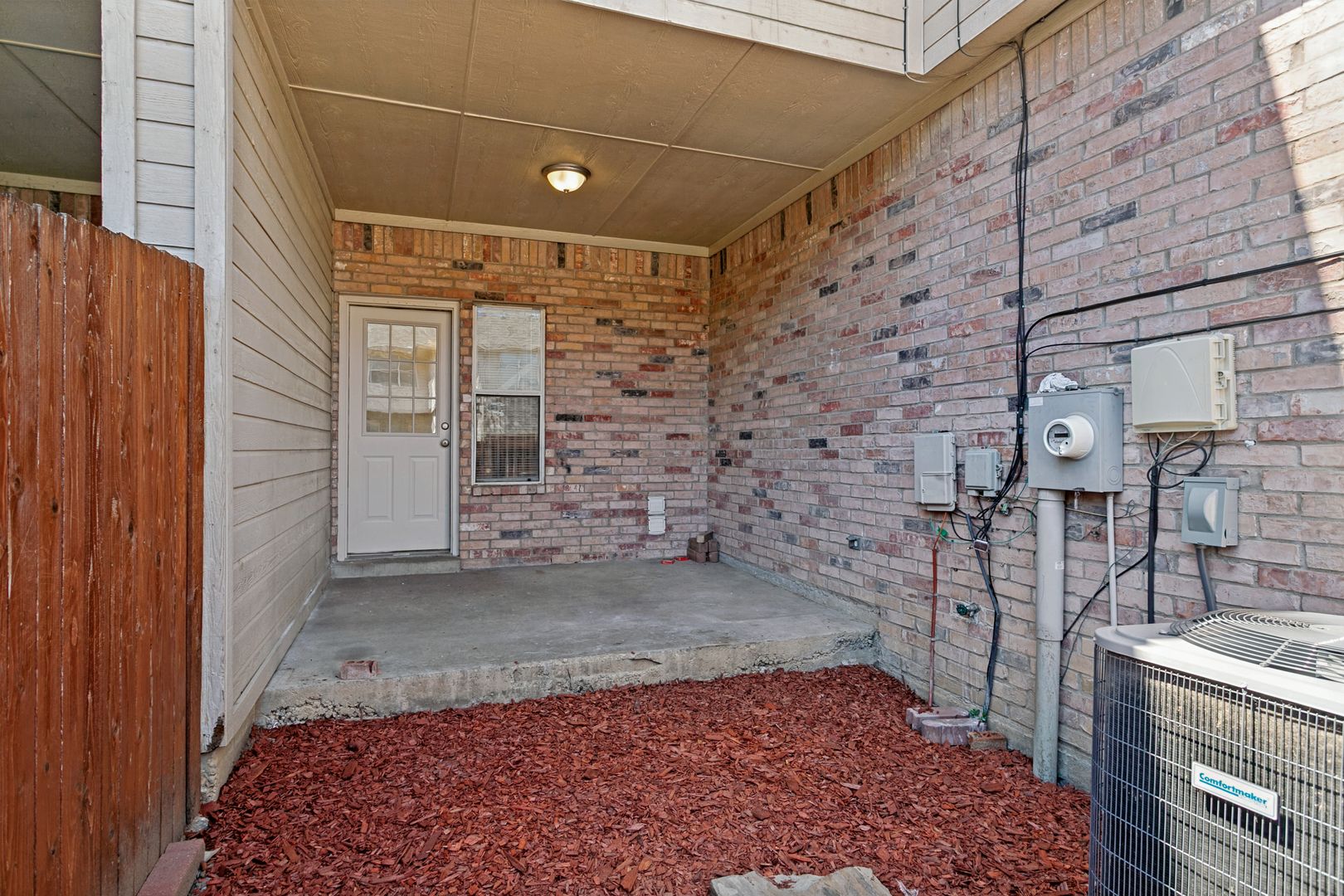 Lewisville House: 1519 Barbara Dr