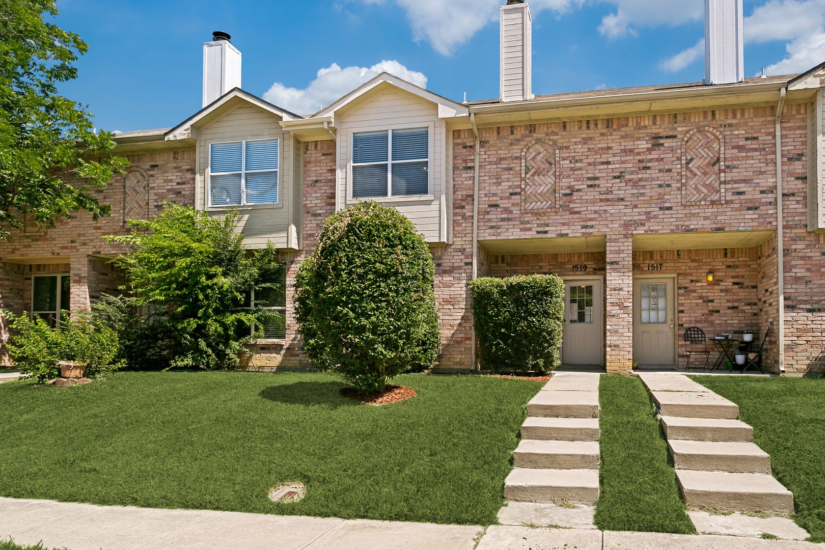 Lewisville House: 1519 Barbara Dr