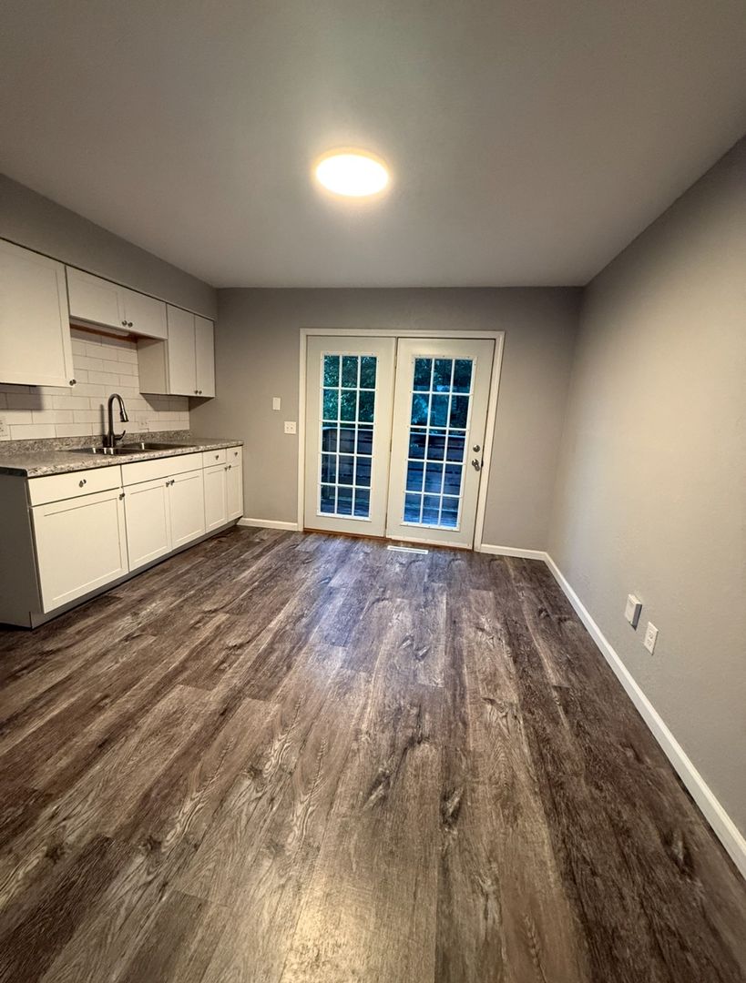 Davenport Condo: 5332 N Division Street