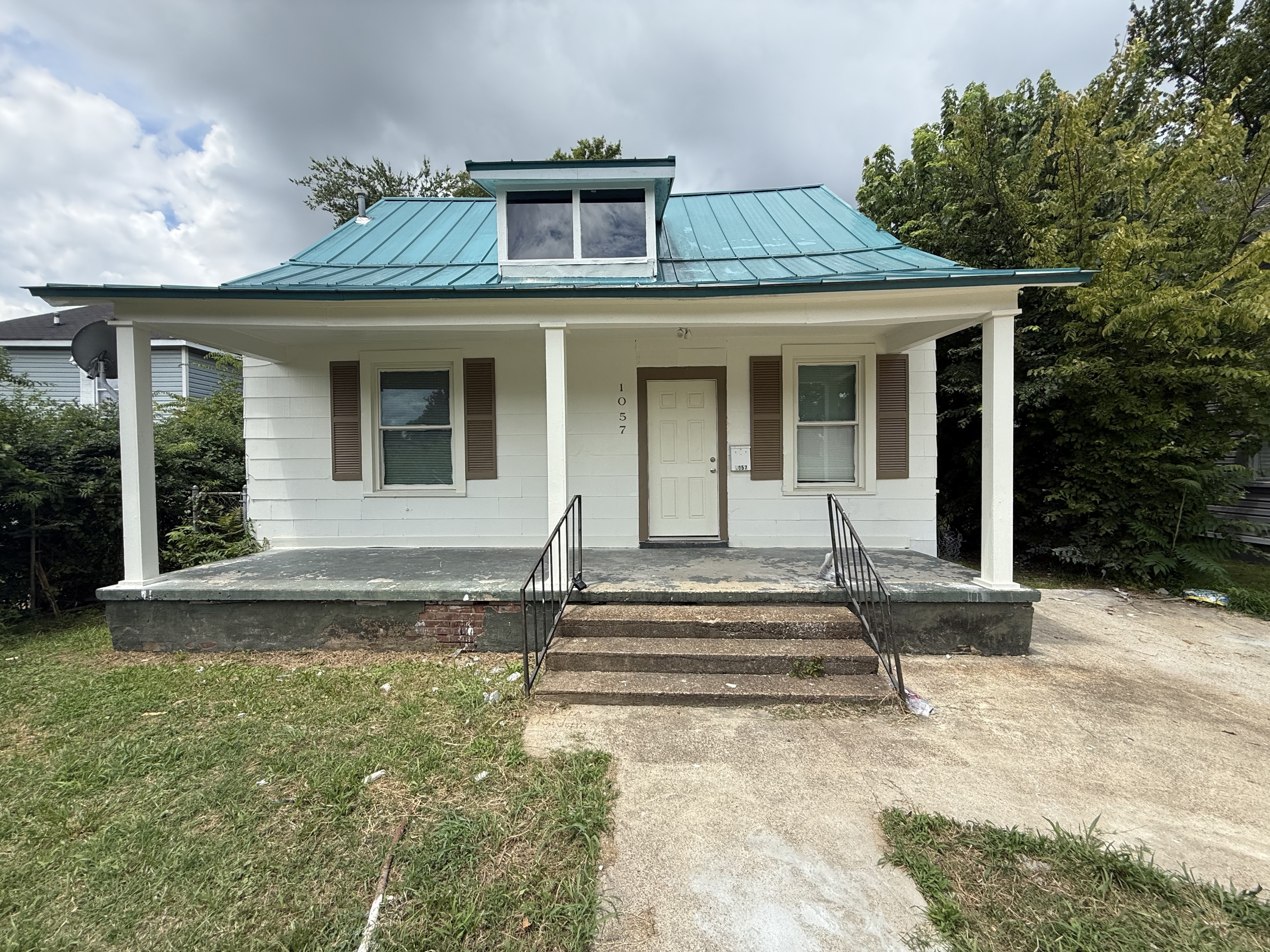 Memphis House: 1057 College St