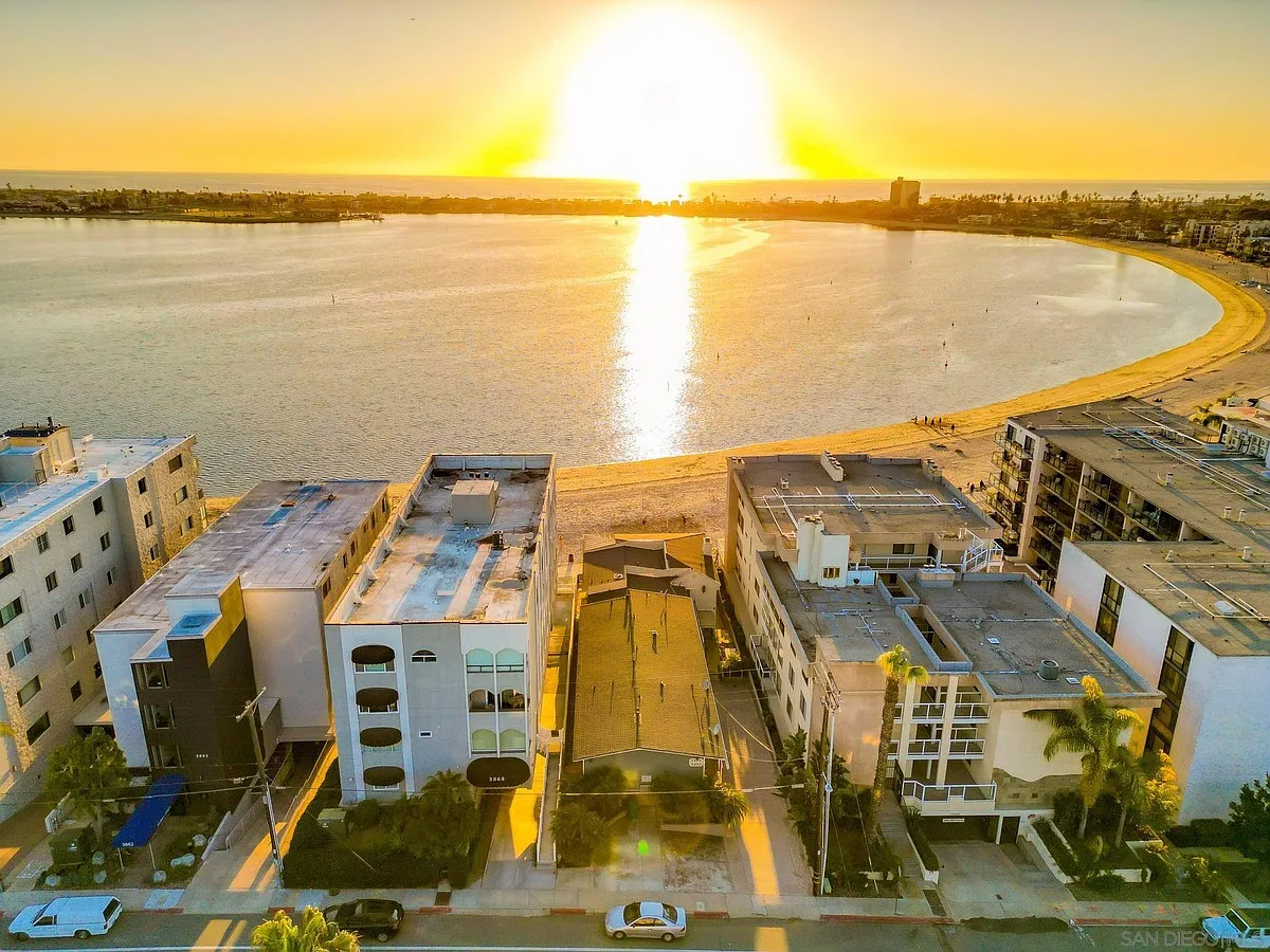 San Diego Condo: 3874 Riviera D