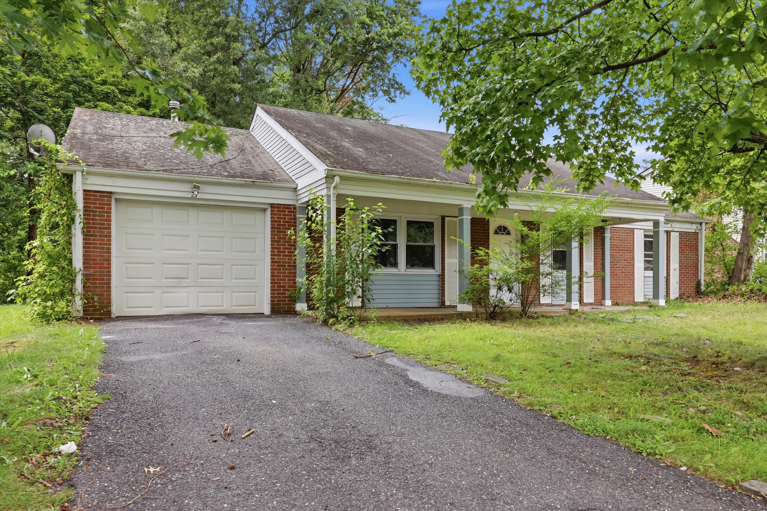 Willingboro House: 27 Glover Ln