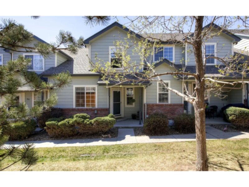 Lakewood Townhome: 749 S Depew Street