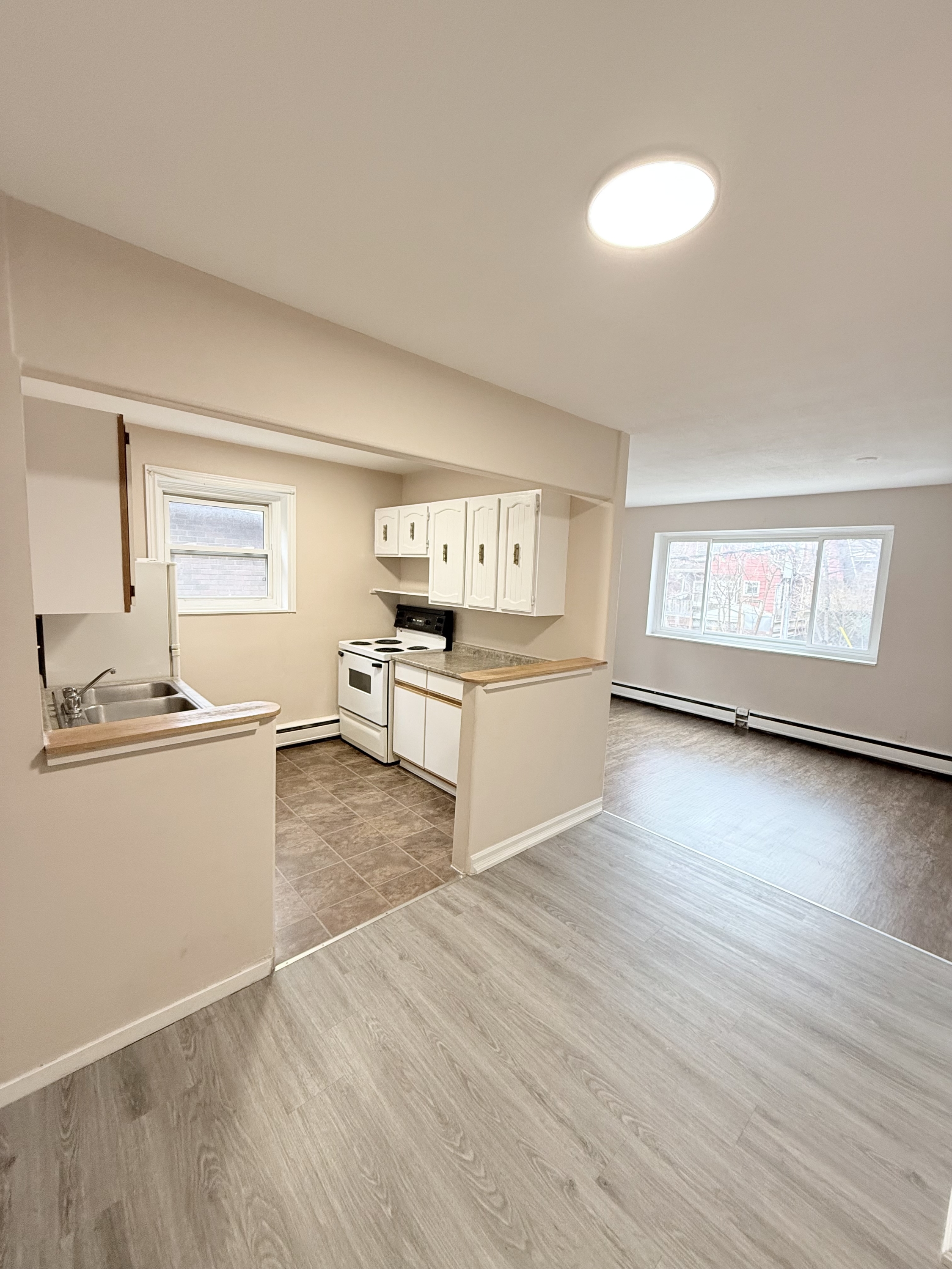 Windsor Condo: 1590 Ouellette Ave