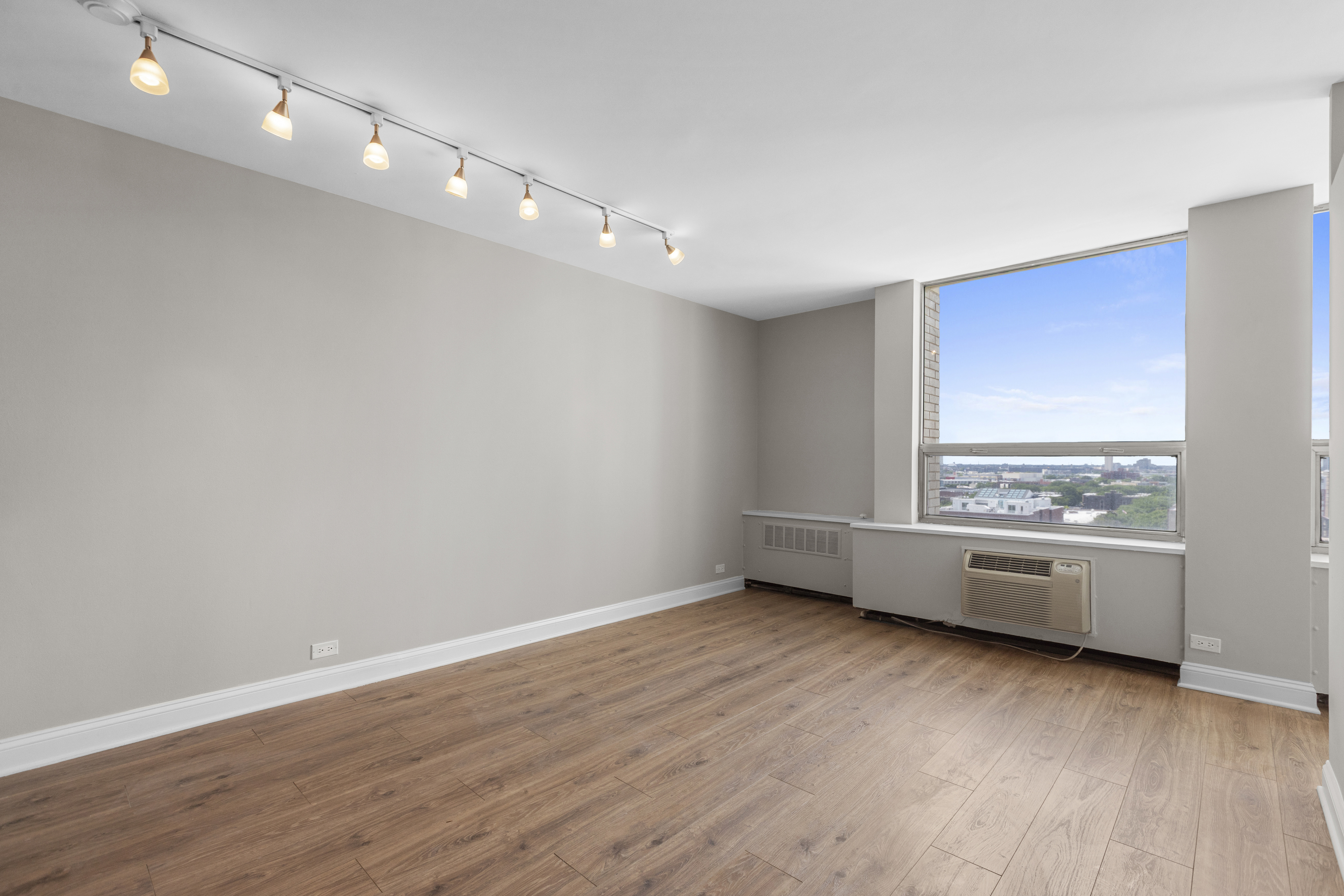 Chicago Condo: 1355 Sandburg,