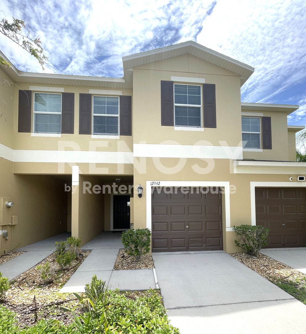 Riverview House: 12942 Utopia Garden Way