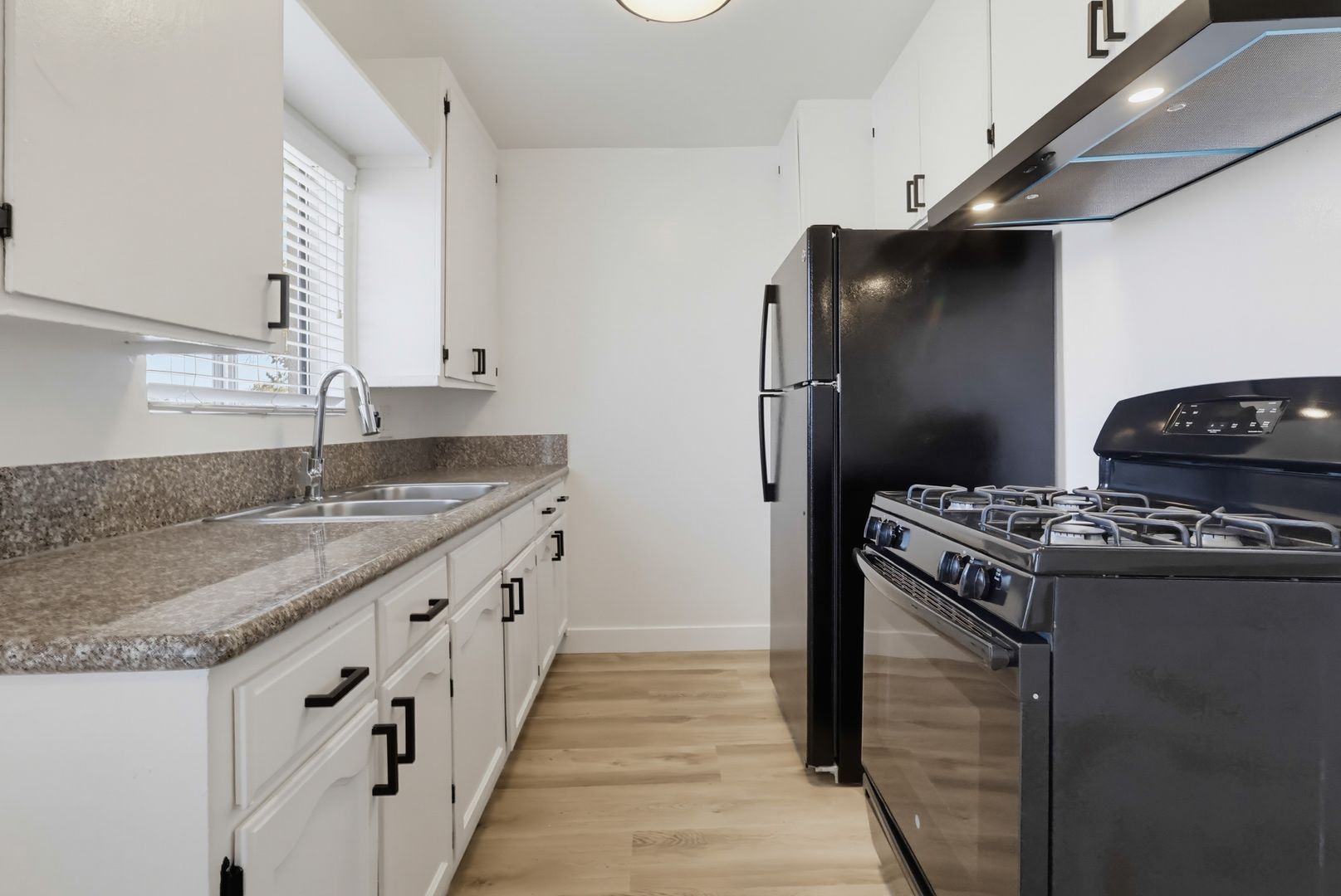 Los Angeles Condo: 6407 10th Ave