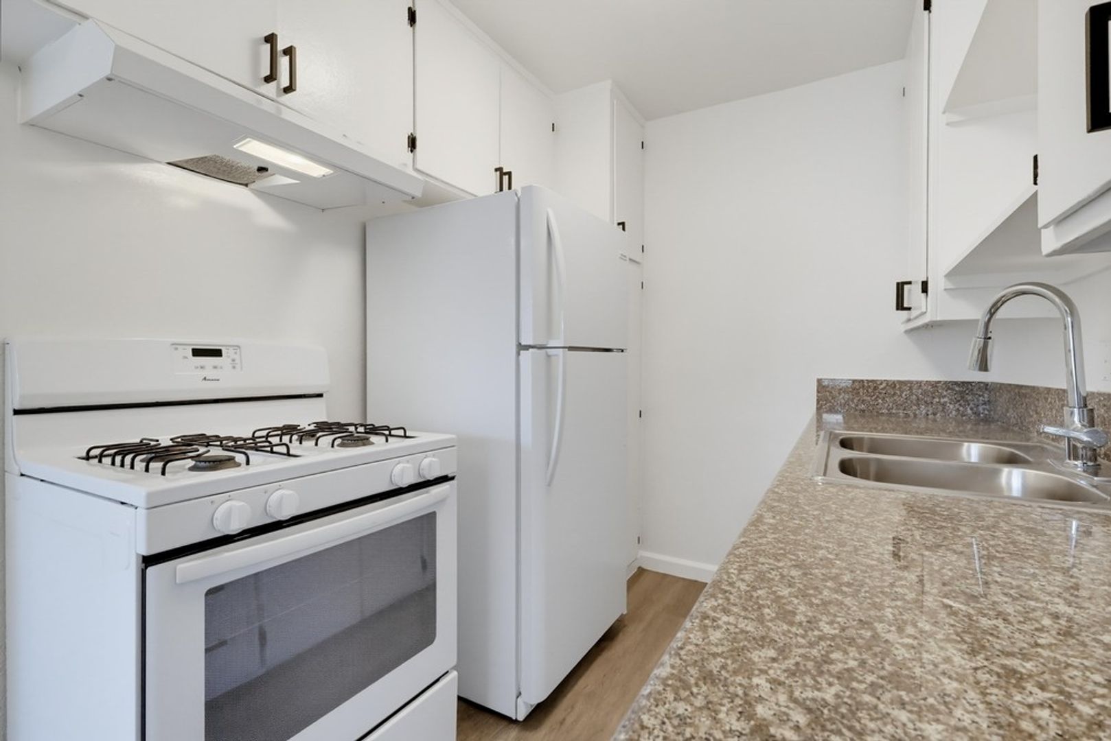 Los Angeles Condo: 6407 10th Ave