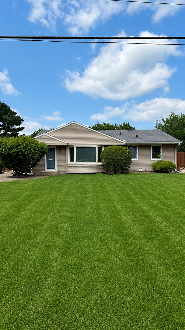Bloomington House: 8442 Haeg Dr
