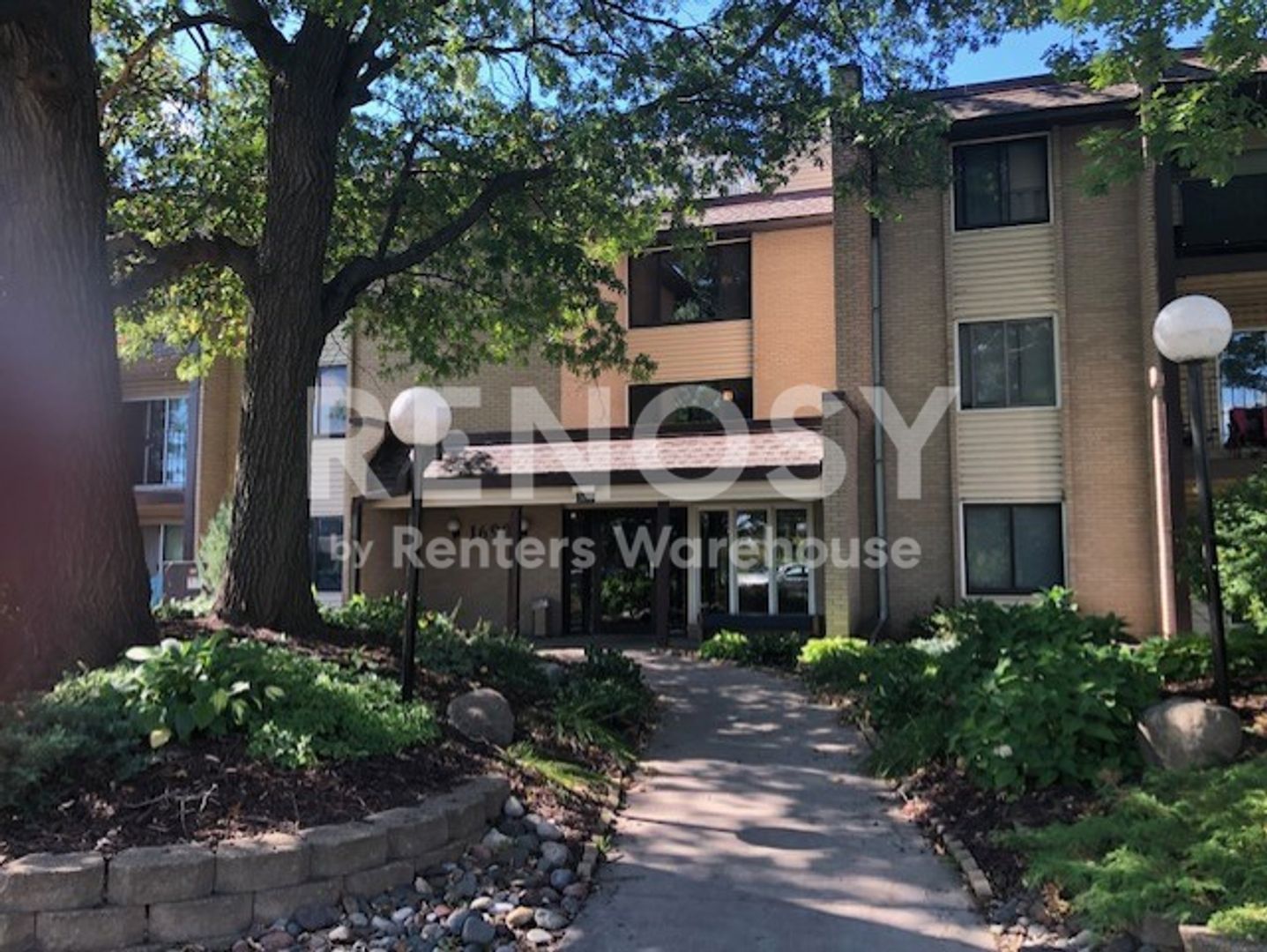 Roseville House: 1690 Highway 36 W