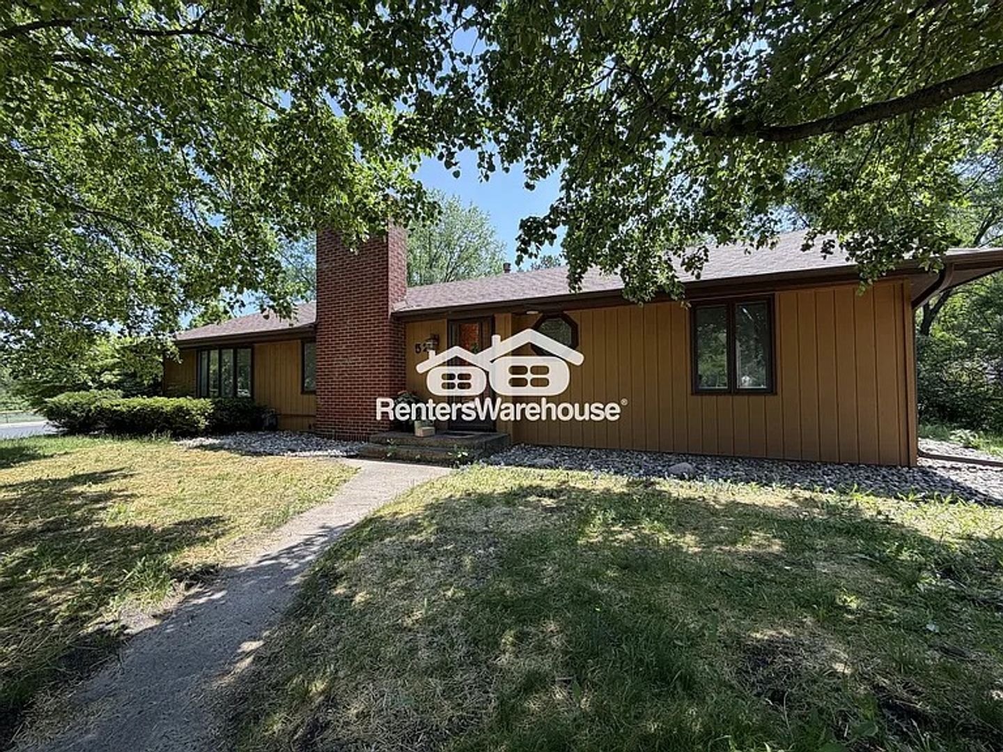 Circle Pines House: 52 West Rd