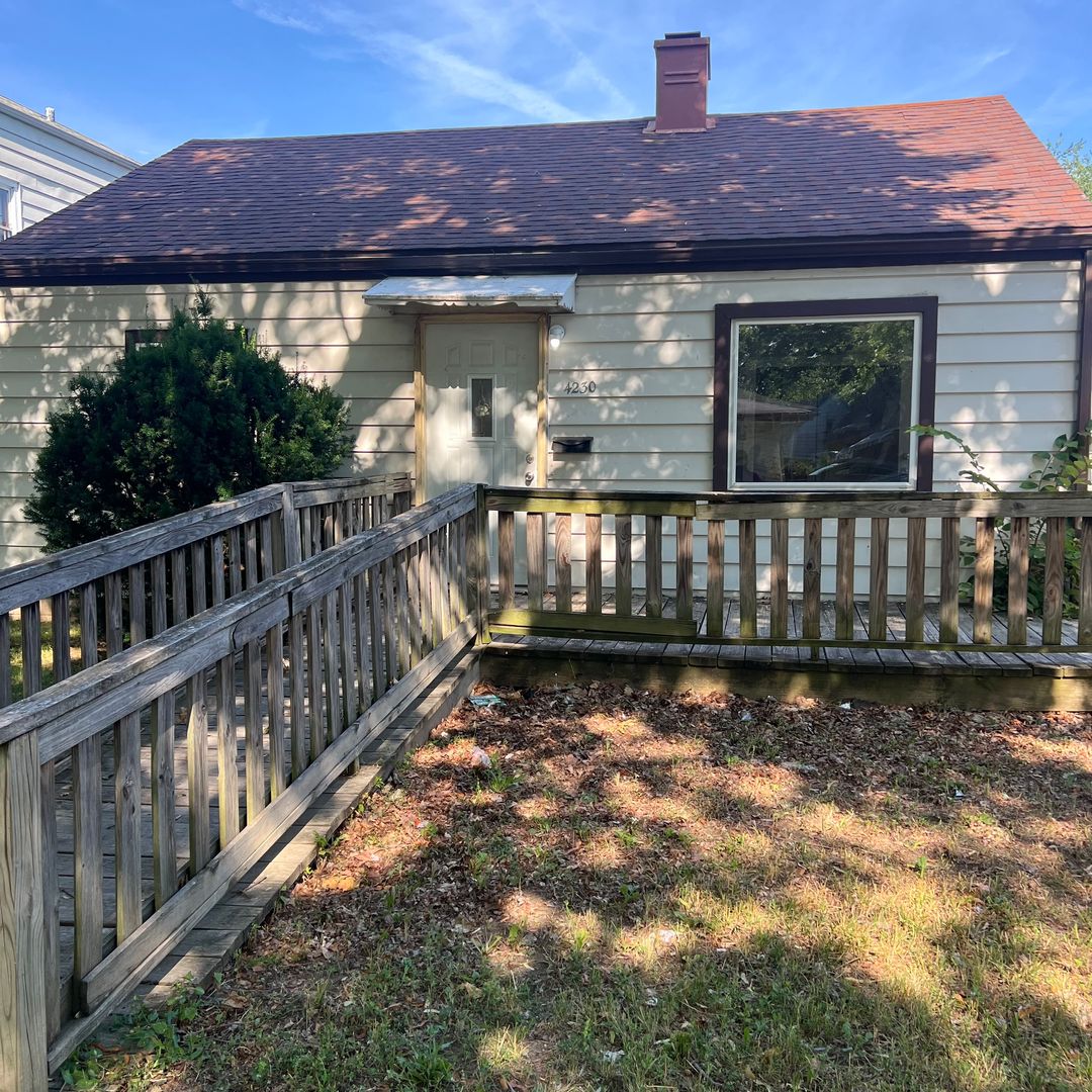 Milwaukee House: 4230 N 53rd St