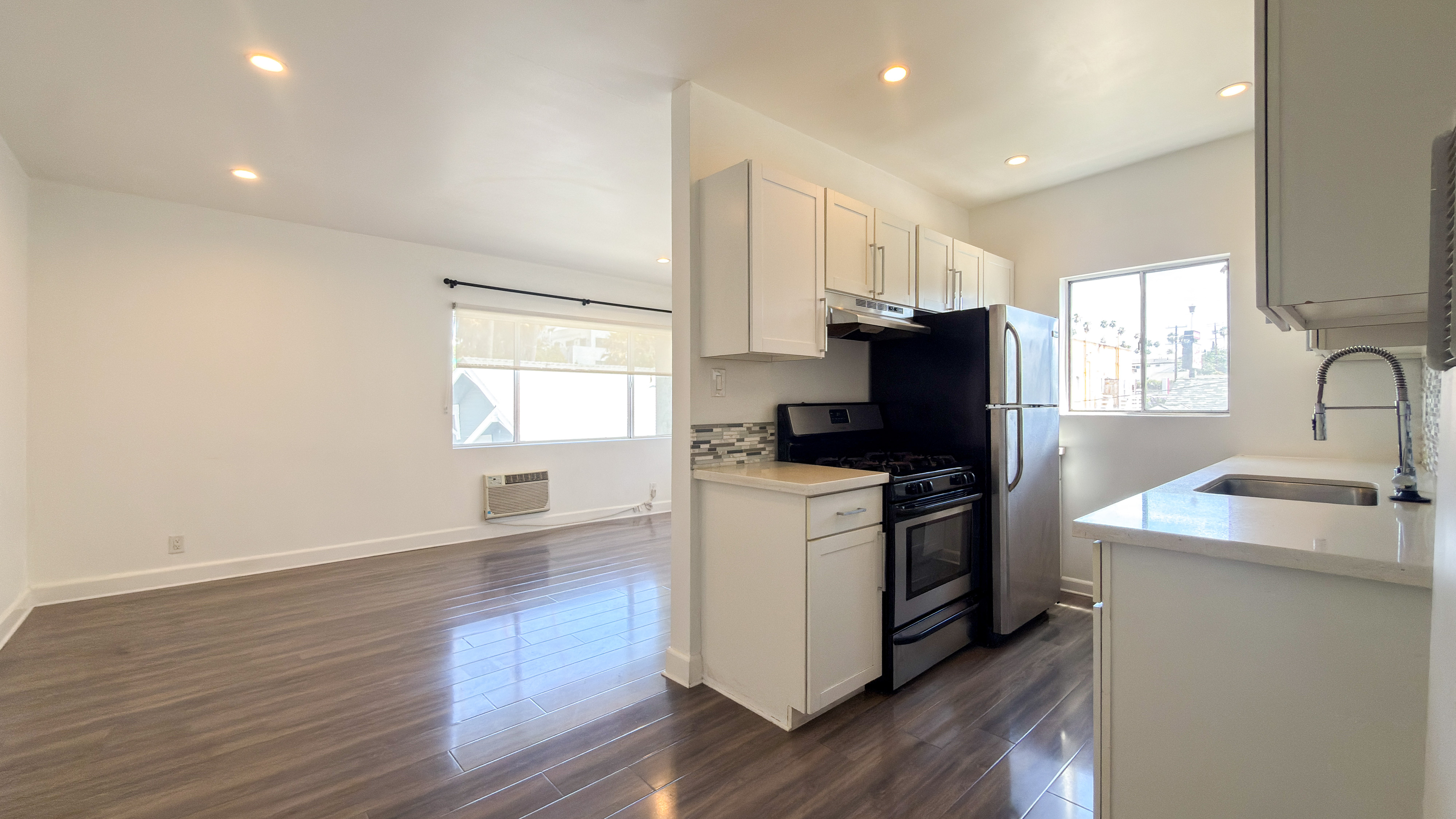 Los Angeles Condo: 319 N Heliotrope Dr