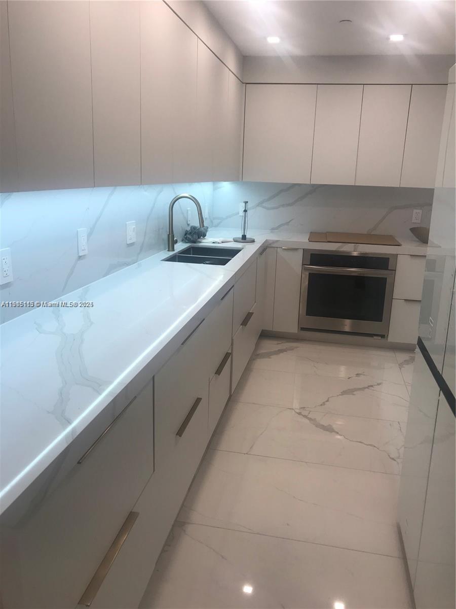 Bal Harbour Condo: 10185 Collins Ave # 516, Bal Harbour FL 33154