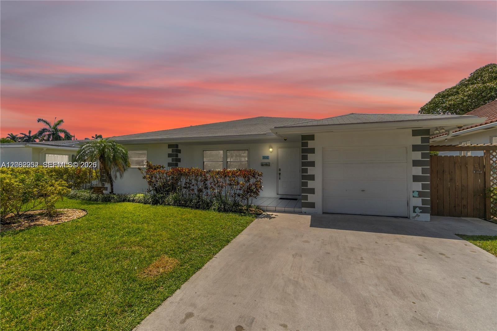 Hallandale Beach Condo: 806 NE 4th St, Hallandale Beach FL 33009