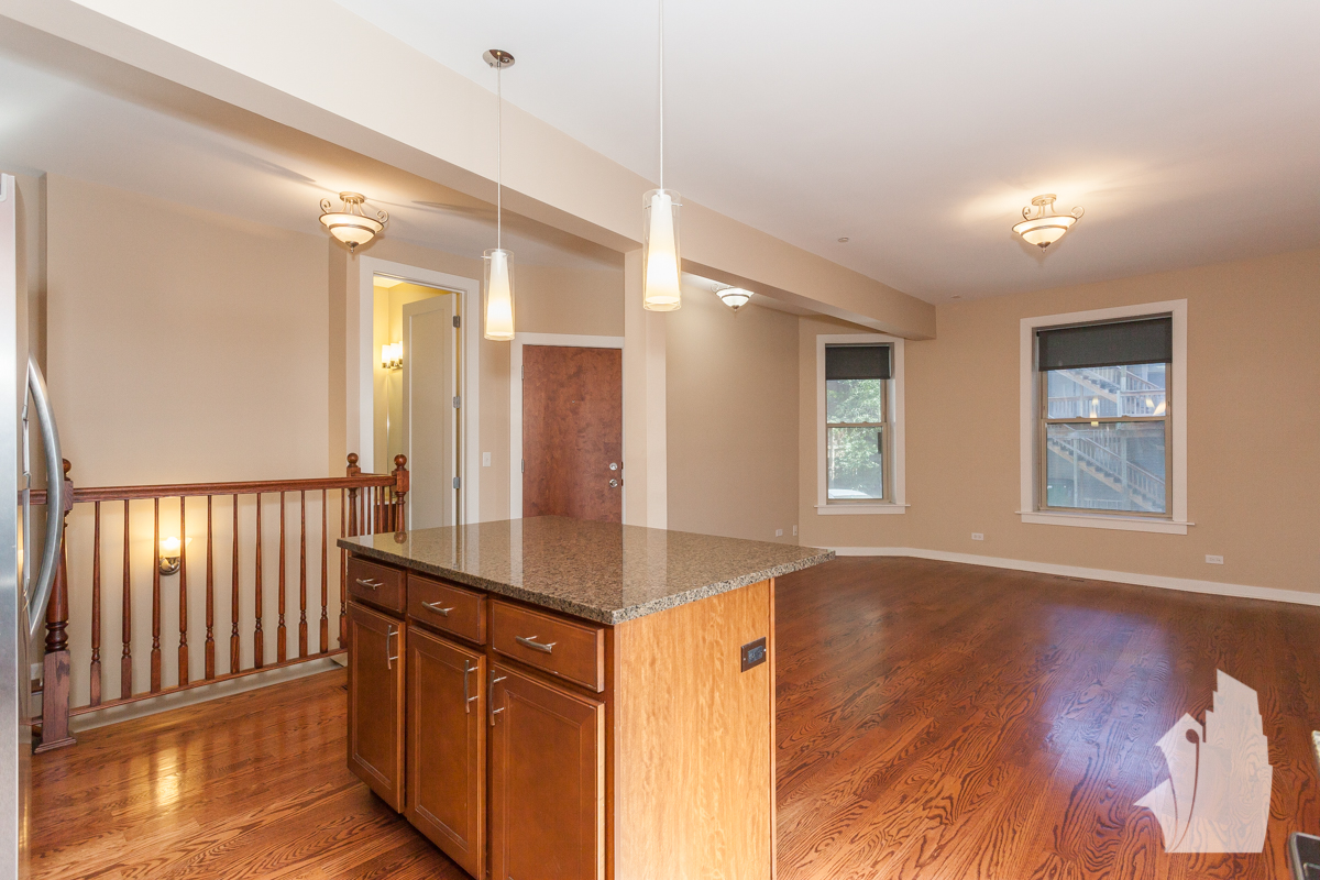 Chicago Condo: 815 West Newport.