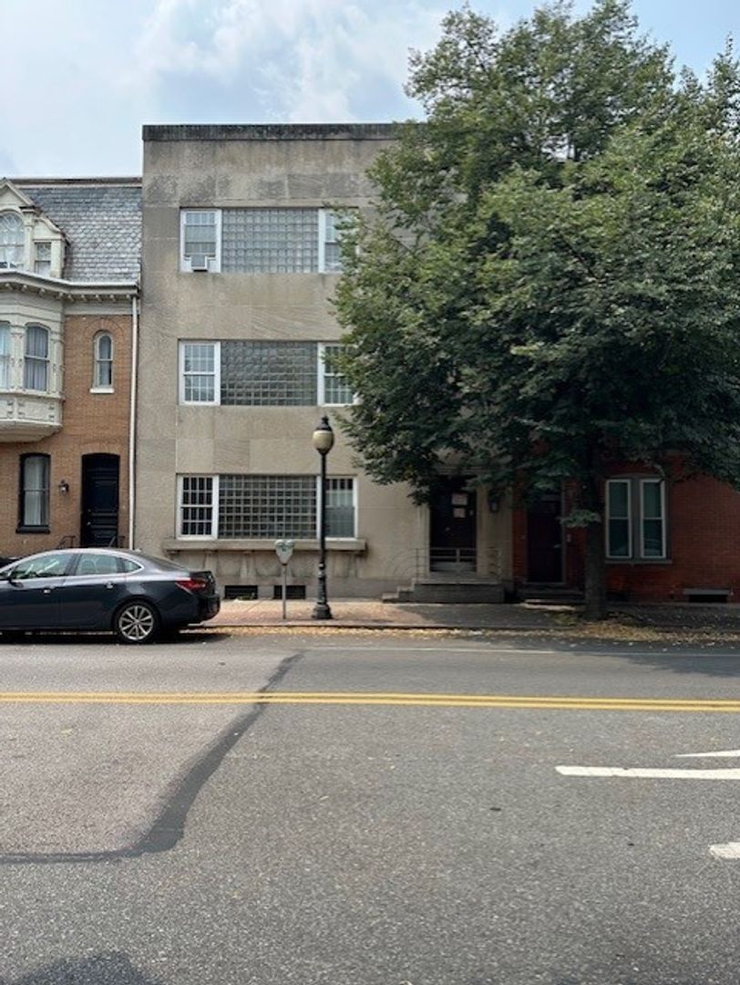 York Condo: 410-412 S George St -