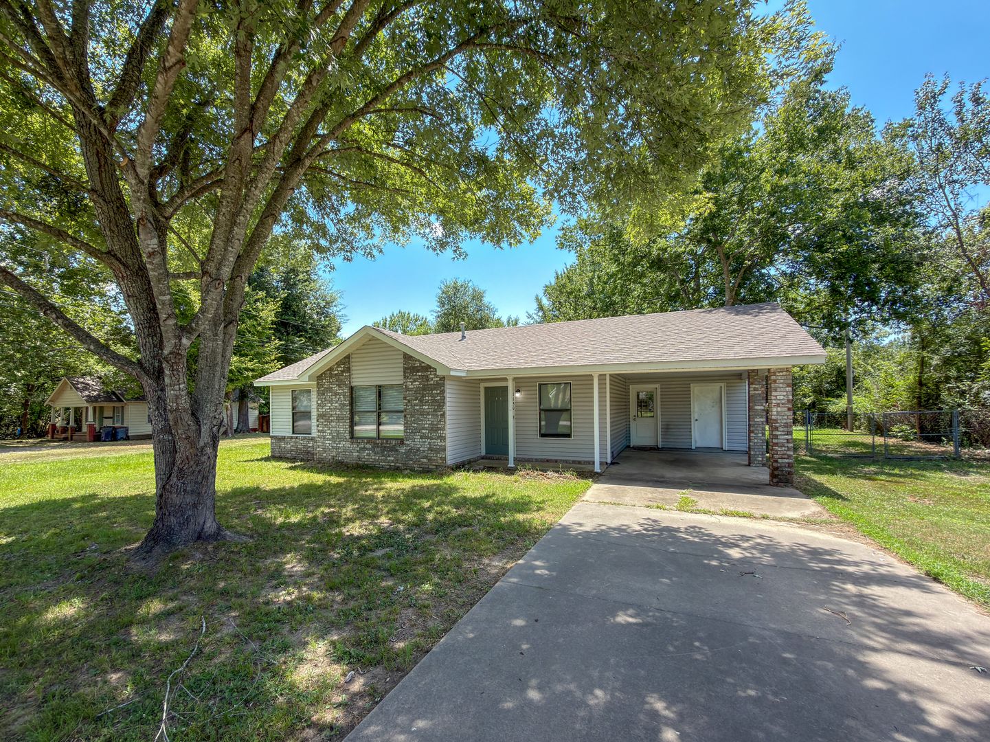 Greenwood House: 1139 W. Denver Street