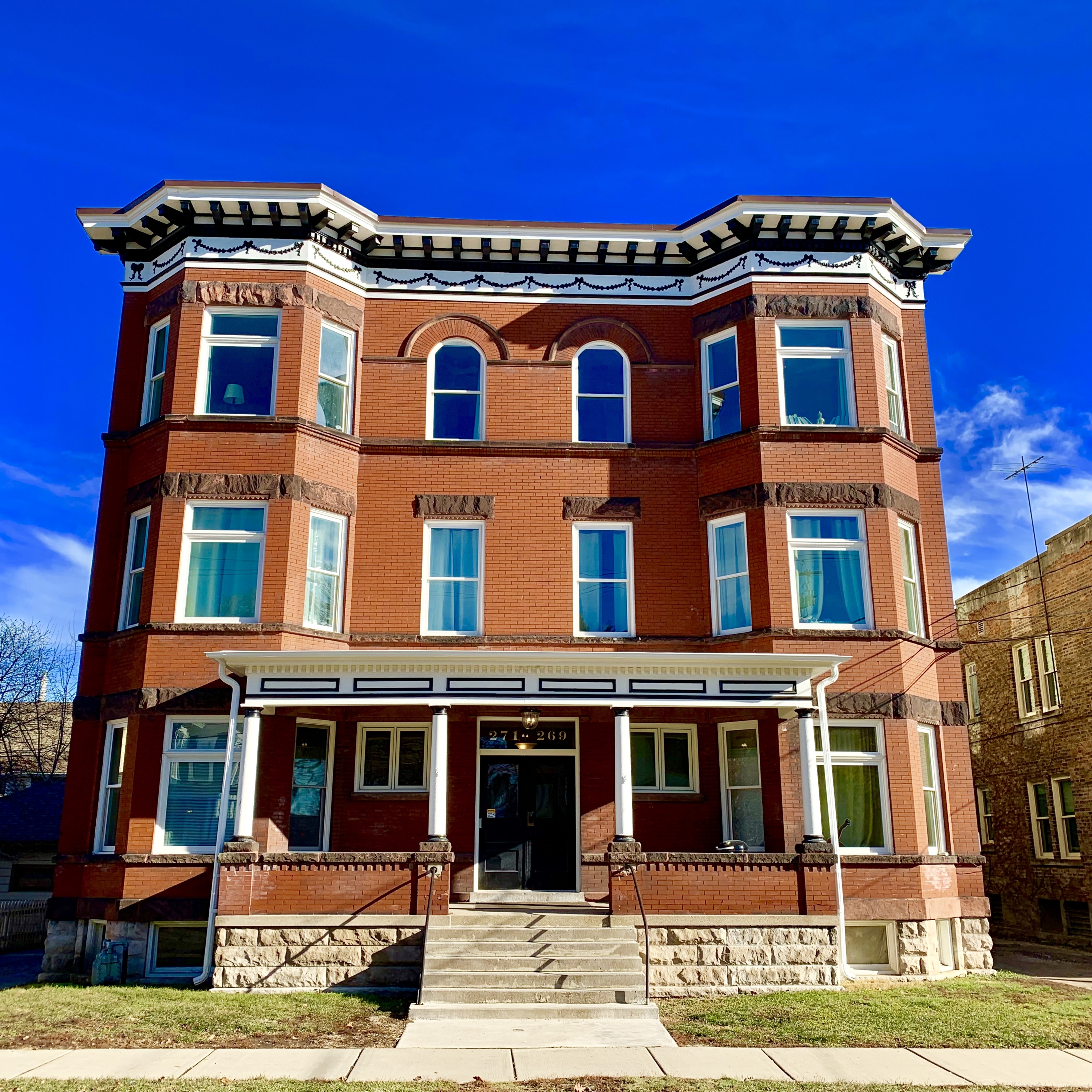 Elgin Condo: 271 Douglas Avenue -1