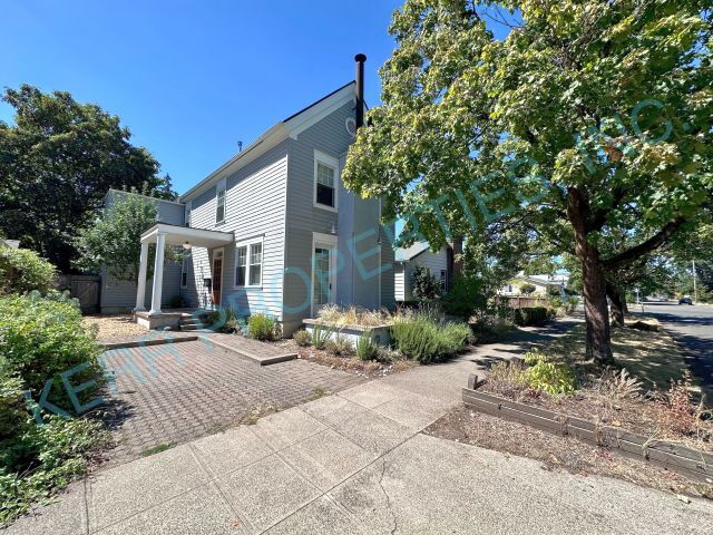 Portland House: 5519 SE 74th Ave