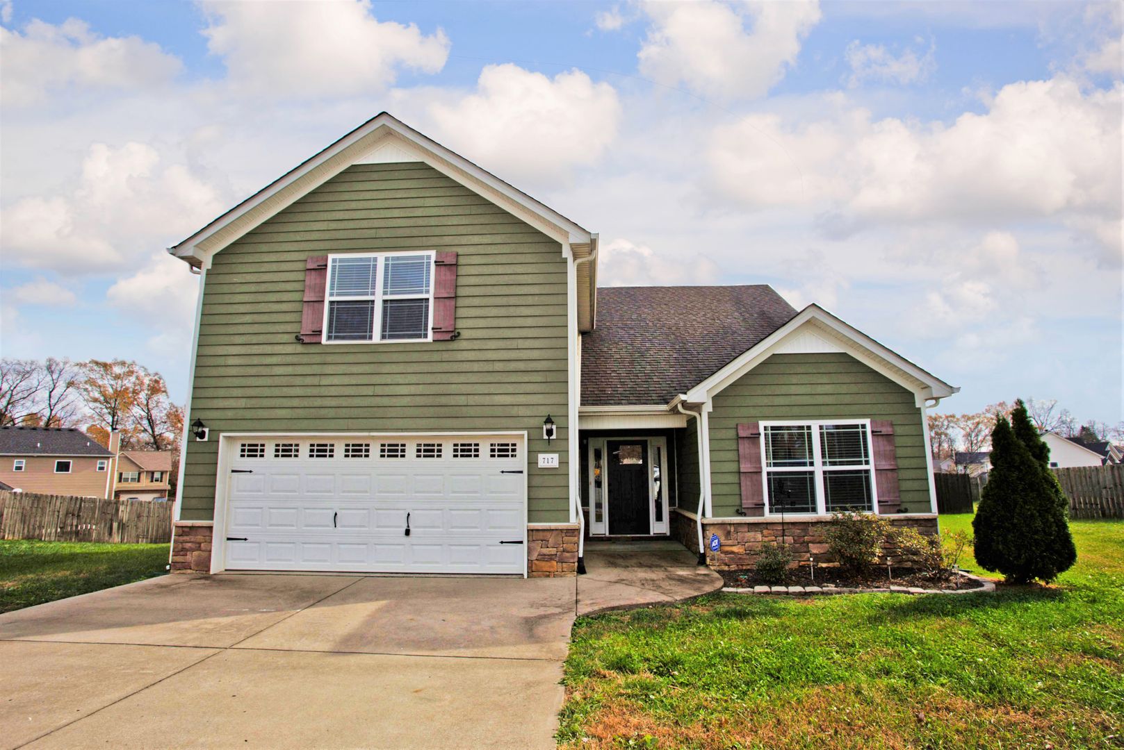 Clarksville House: 717 Elm St