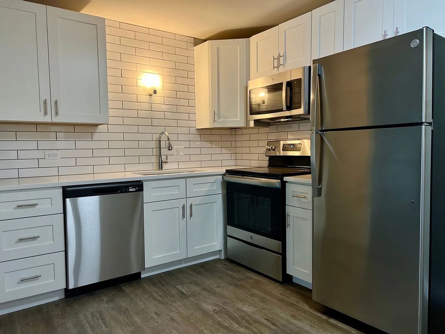 Lisle Apartment: 4955 Fender Rd