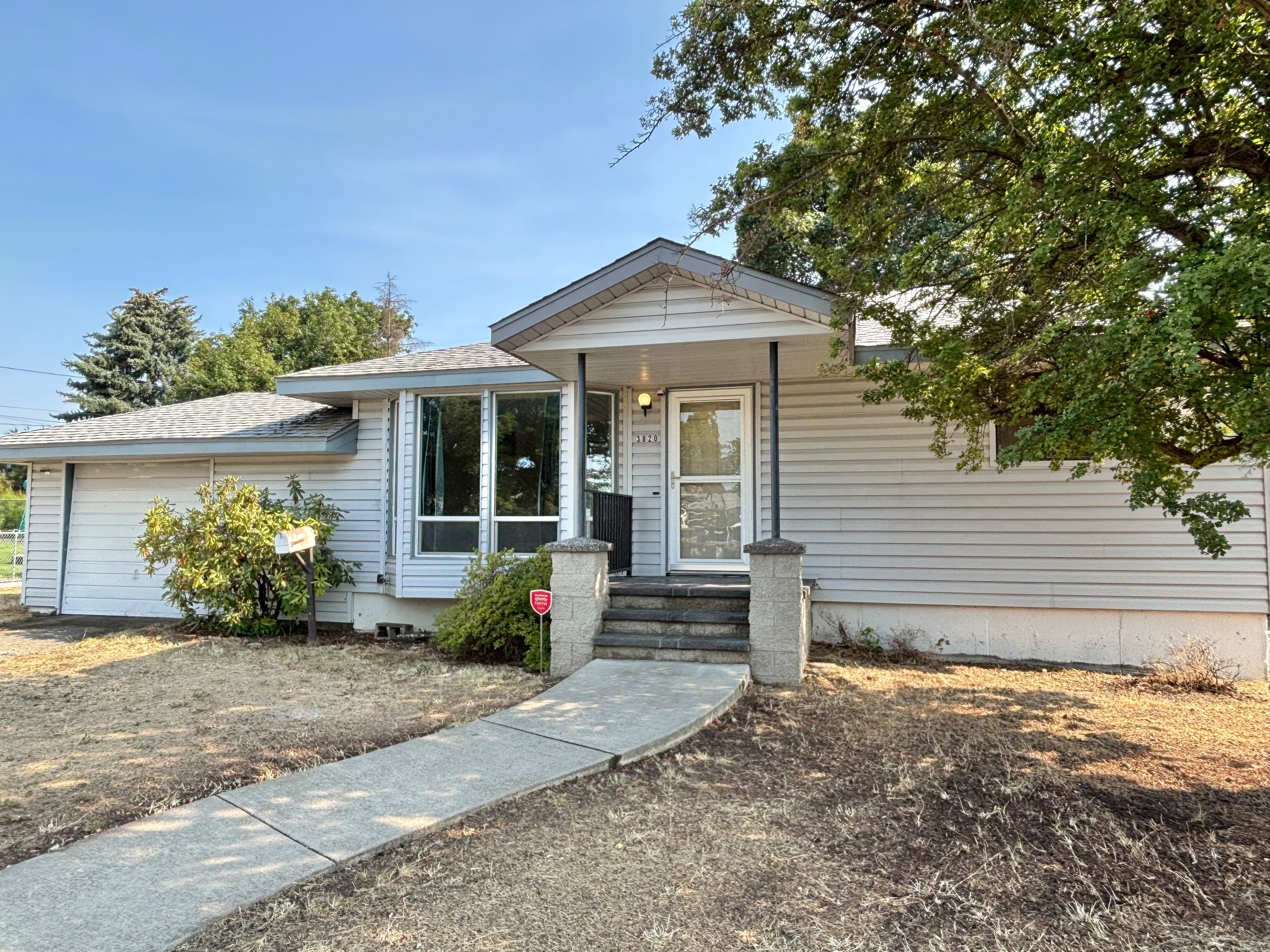 Spokane House: 3820 E Carlisle Ave