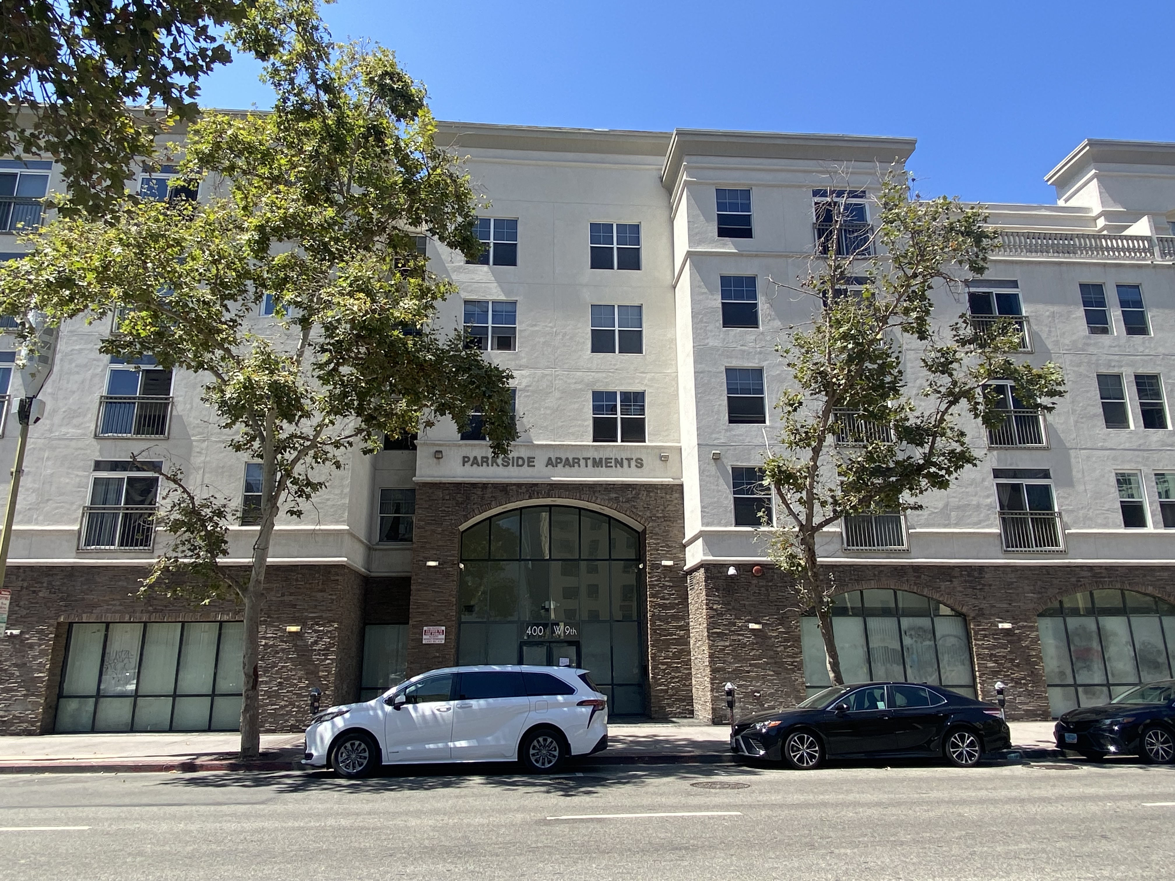 Los Angeles Condo: 400 W. 9th Street