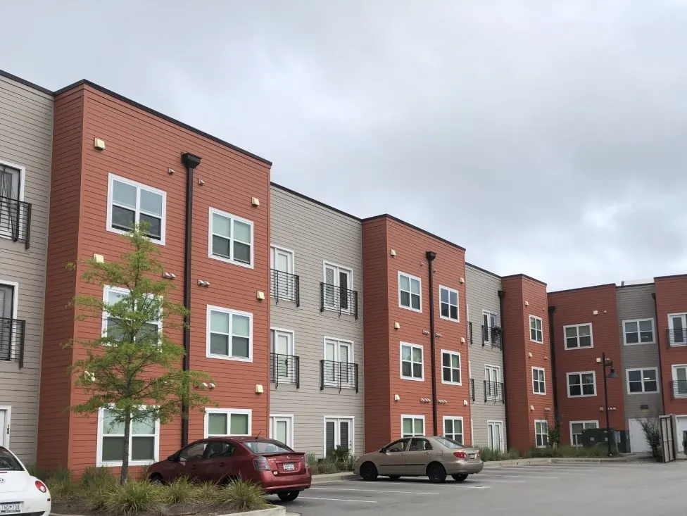 Columbia Condo: 3700 N. Main St