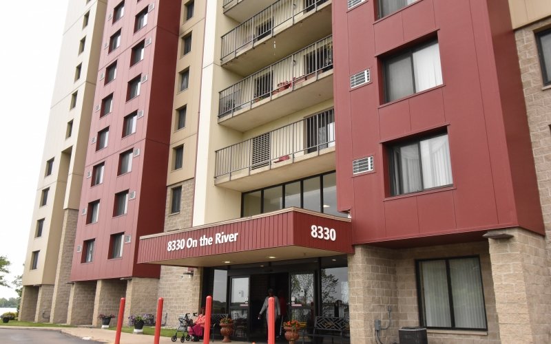 Detroit Condo: 8330 East Jefferson Ave