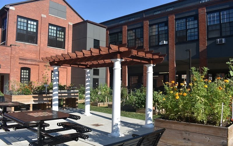 Hartford Condo: 140 Russ St