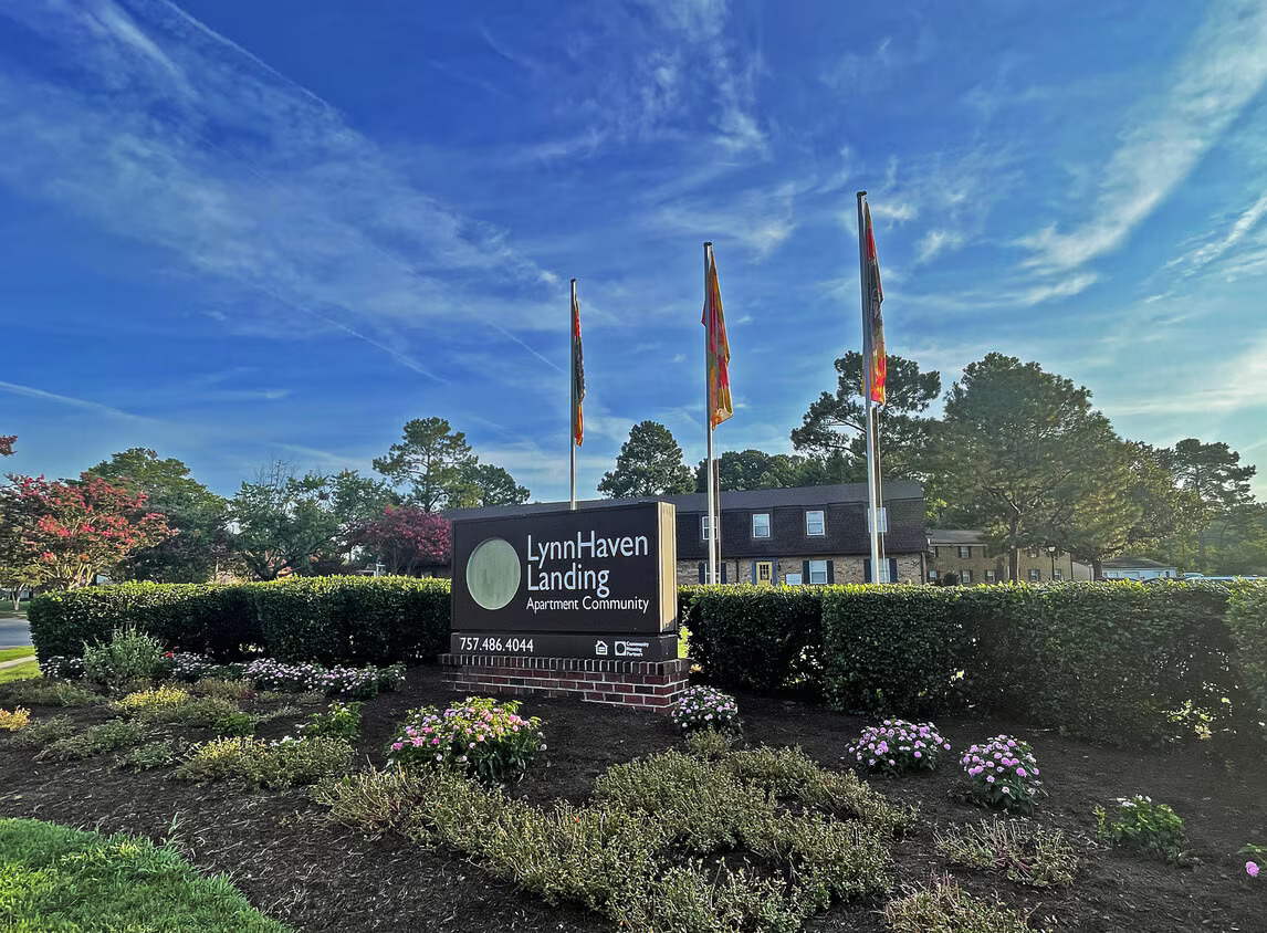 Virginia Beach Condo: 352 Fernwood Ct 101