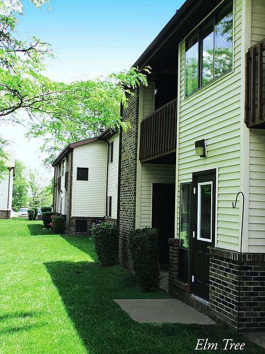 Constantine Condo: 200 Meadow Lane