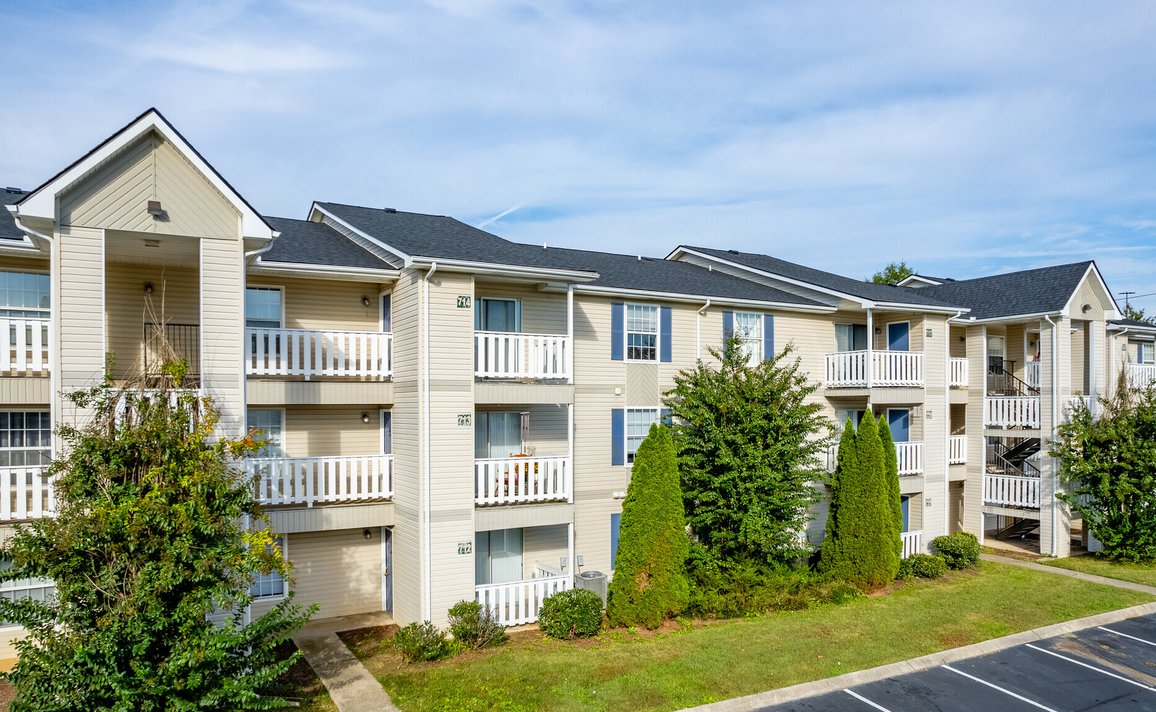 Dickson Condo: 100 Remington Dr