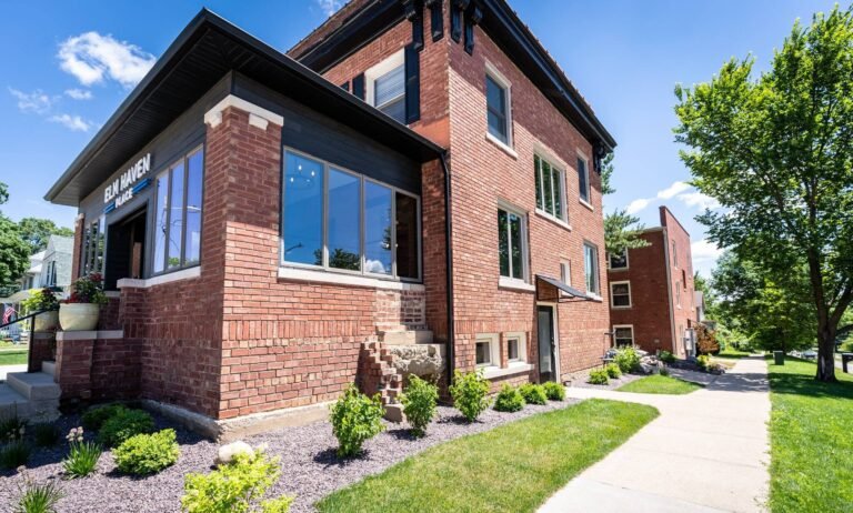 Elmwood Condo: 101 N. Rose St