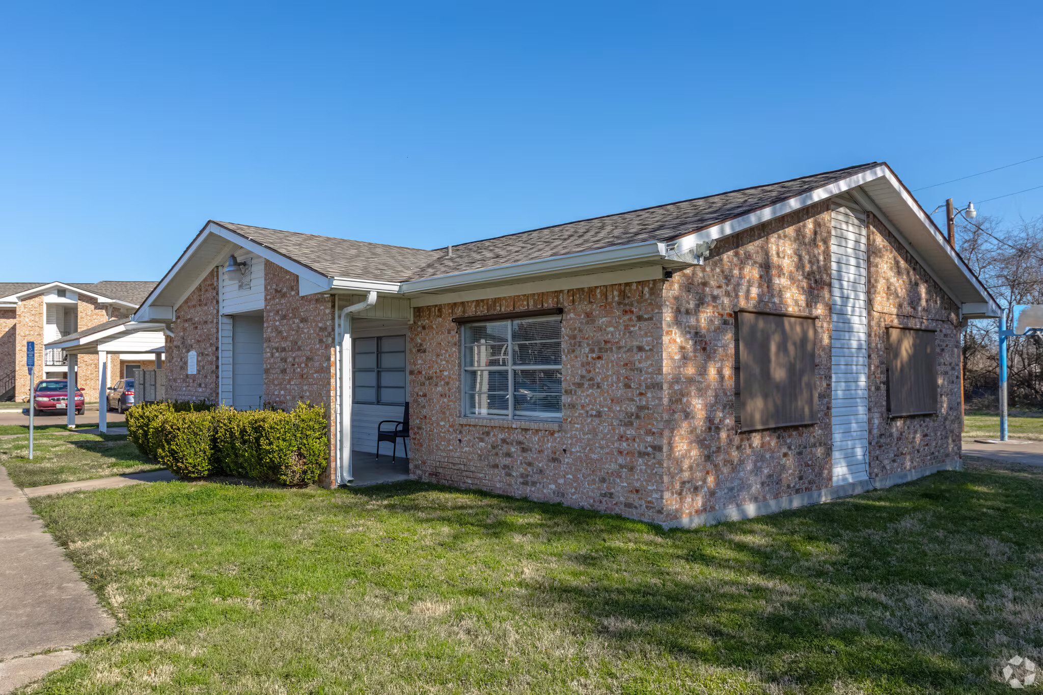 Navasota Condo: 520 Laredo Street