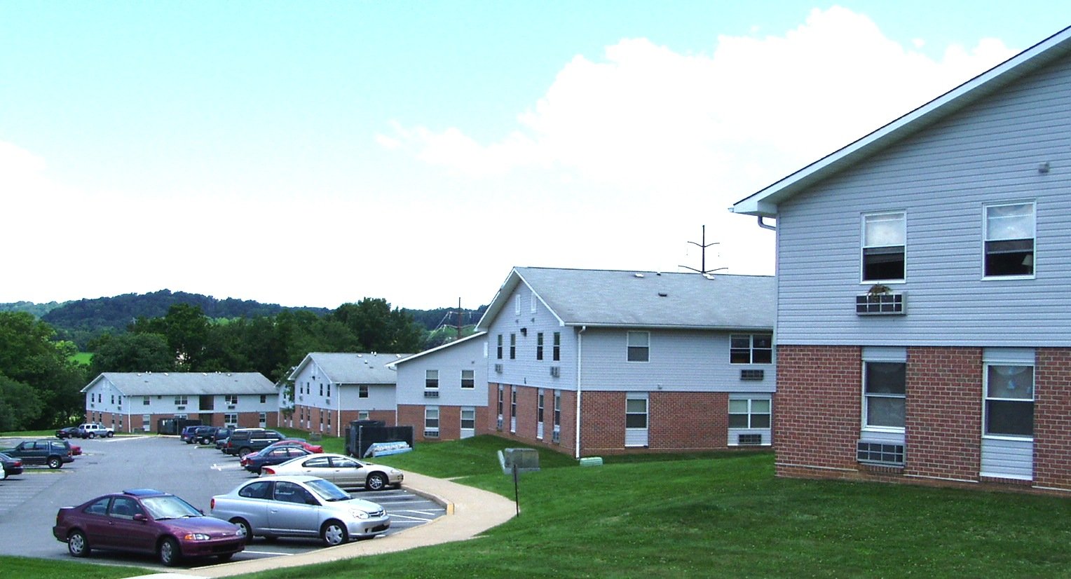 Columbia Condo: 2131-2141 Oak Hollow Dr.