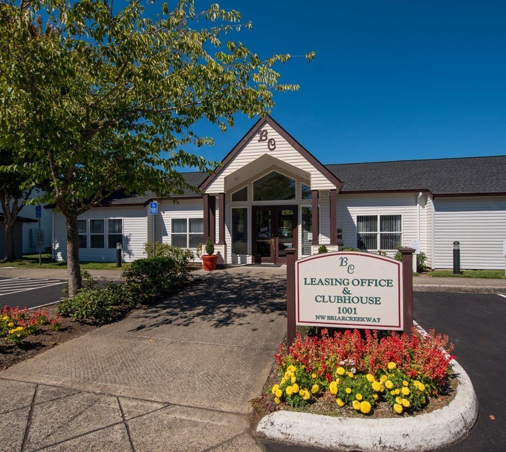 Hillsboro Condo: 1001 NE Briarcreek Way