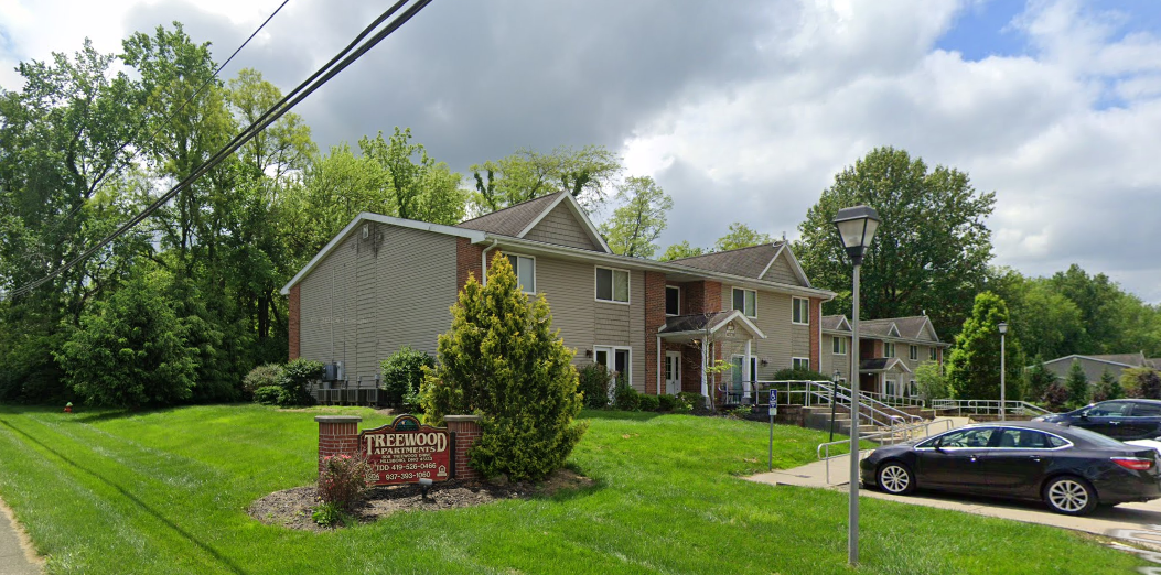 Hillsboro Condo: 808 Treewood Drive