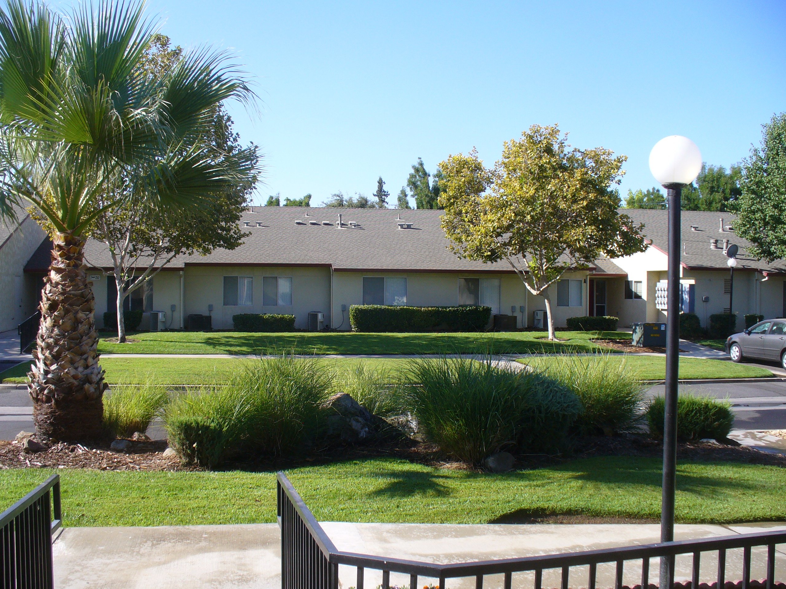 Woodlake Condo: 200 E Sierra Ave.