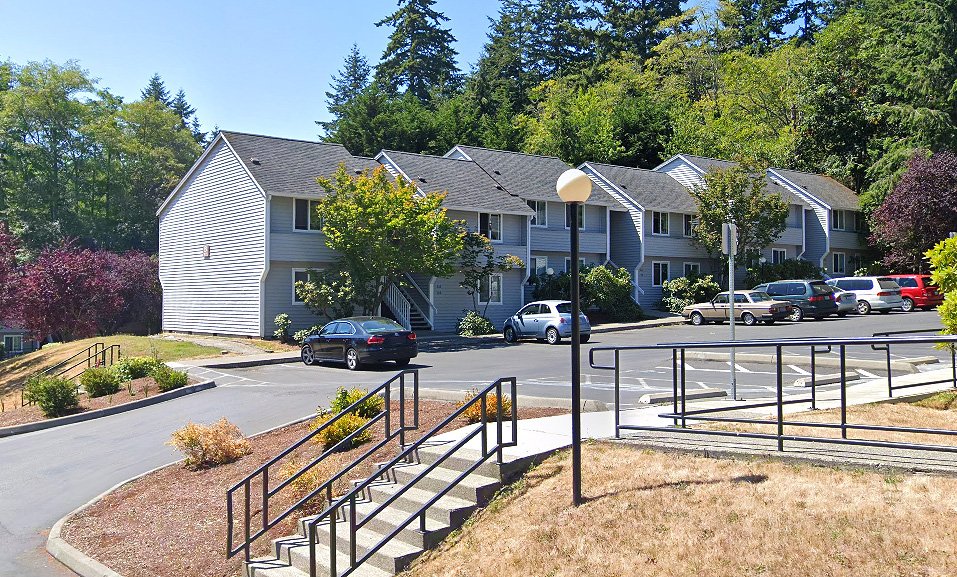 Bainbridge Island Condo: 821 High School Rd NE