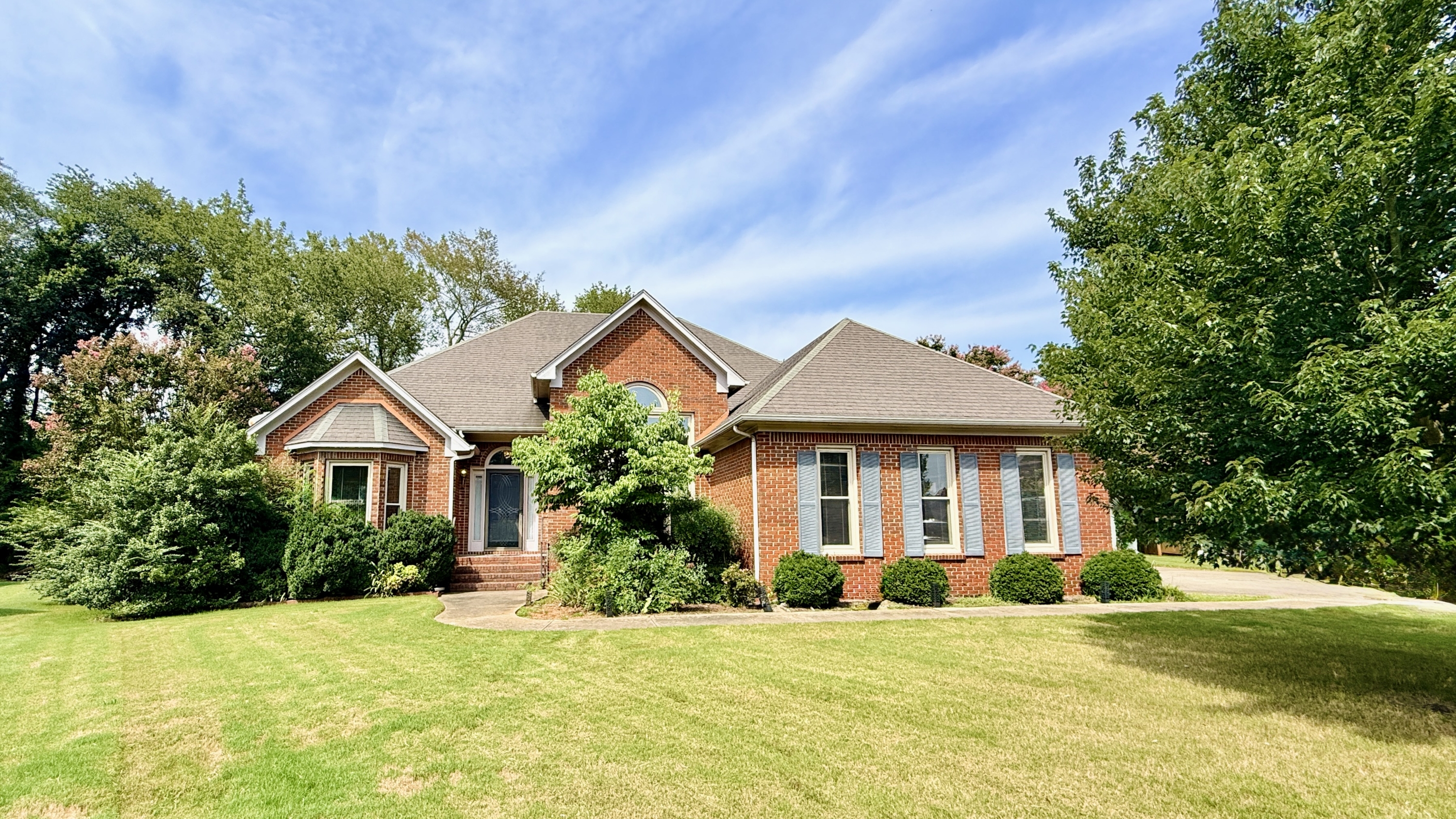 Huntsville House: 113 Nobleton Ln NW