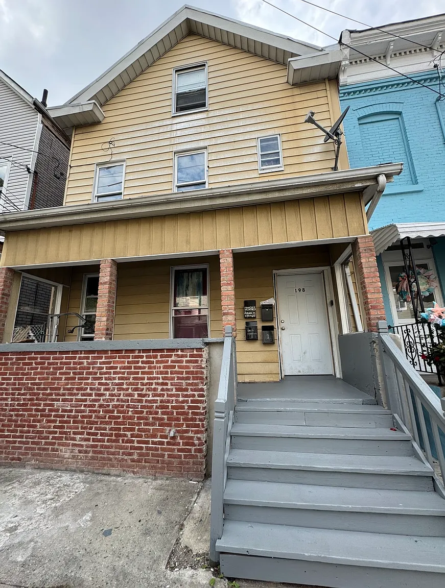 Newark Condo: 198 Parker