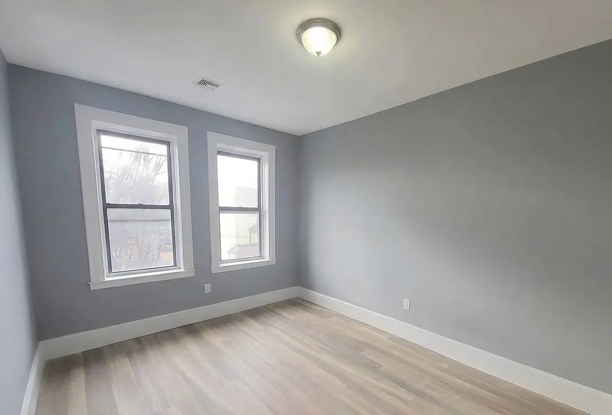 Newark Condo: 125 Osborne Ter