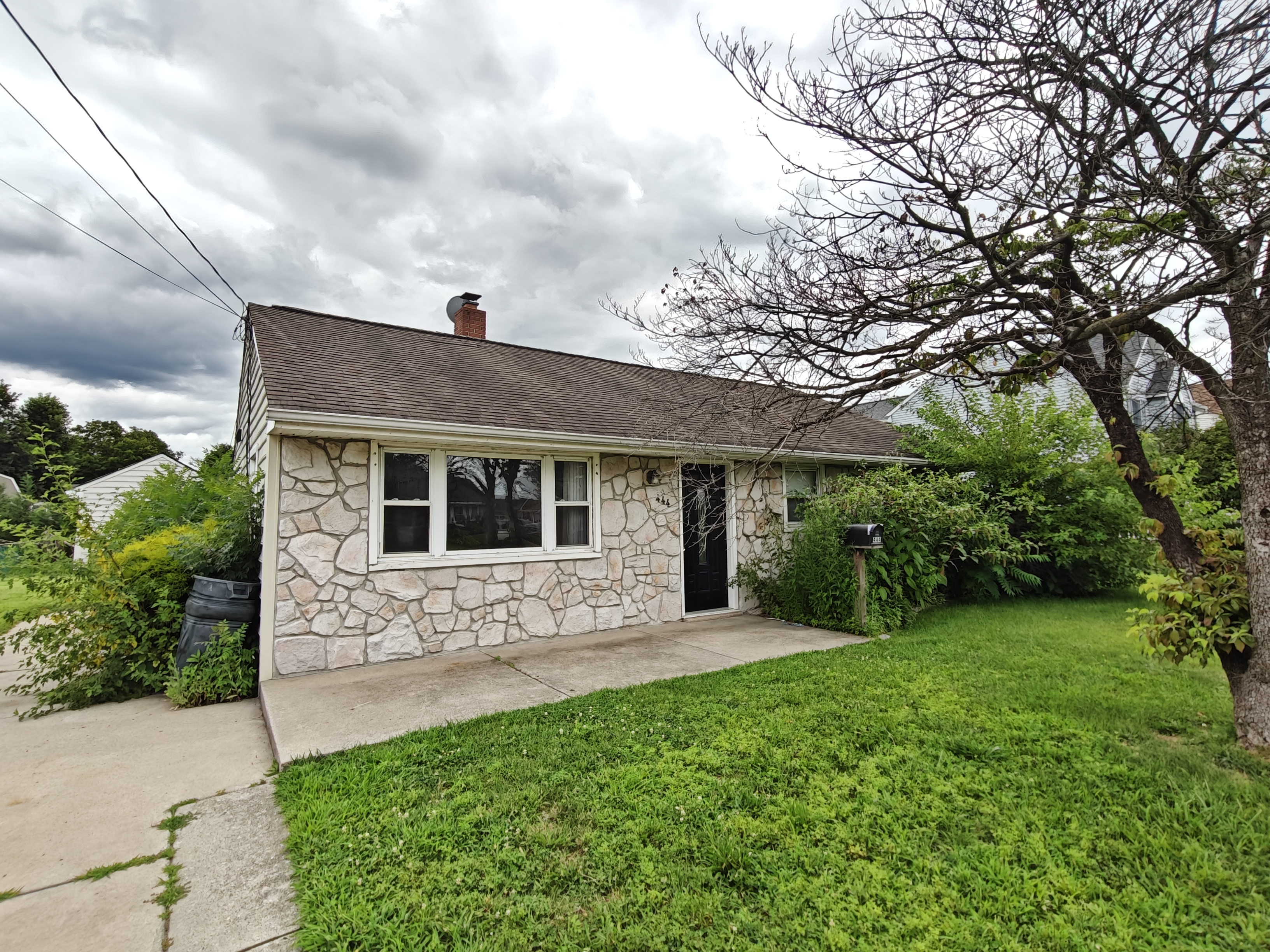 Bellmawr House: 444 Colonial Road