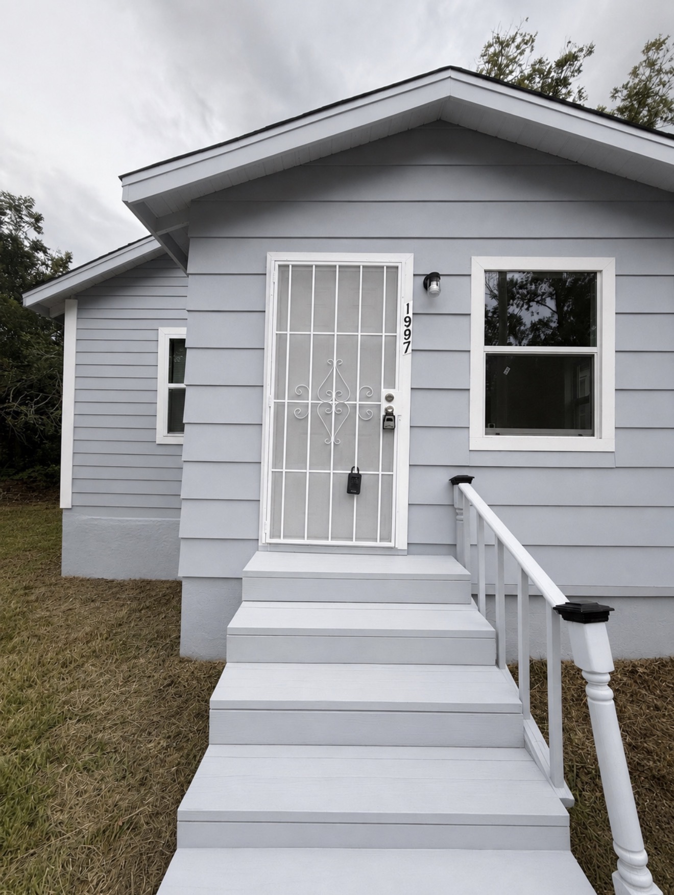 Jacksonville House: 1997 W 20th St