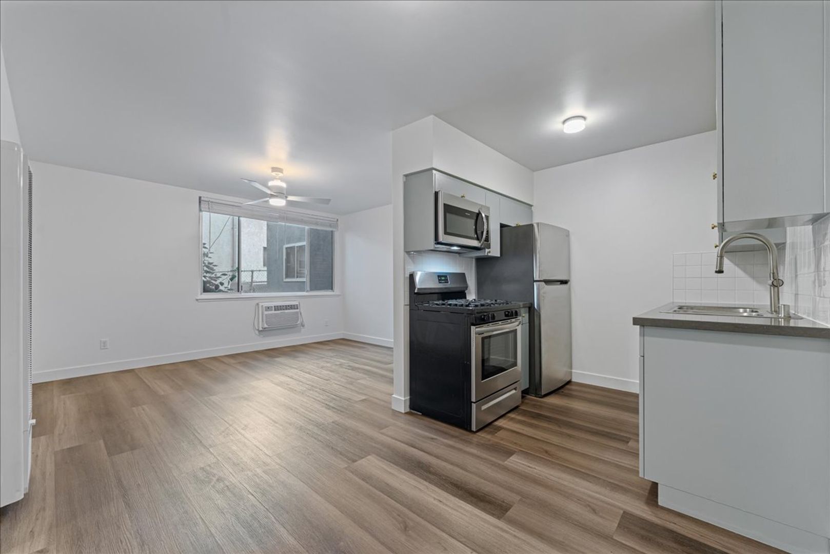 Los Angeles Apartment: 2736 Pomeroy Ave