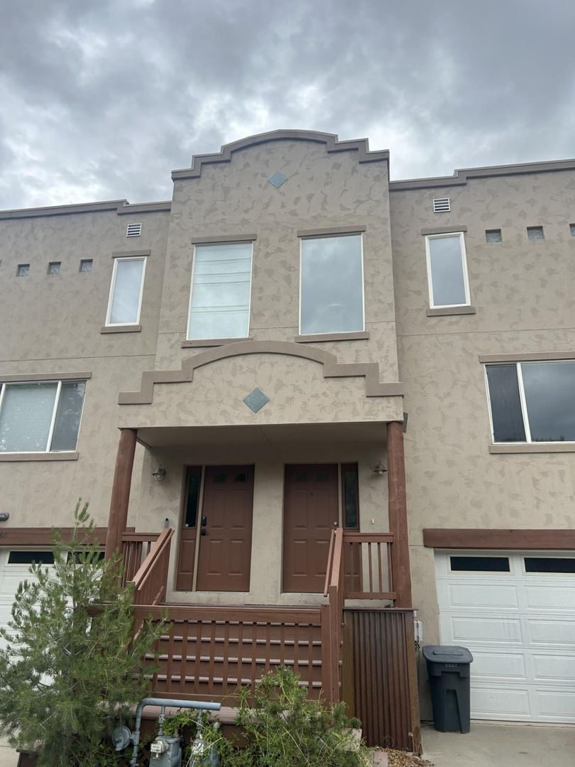 Durango House: 3150 Quasar St