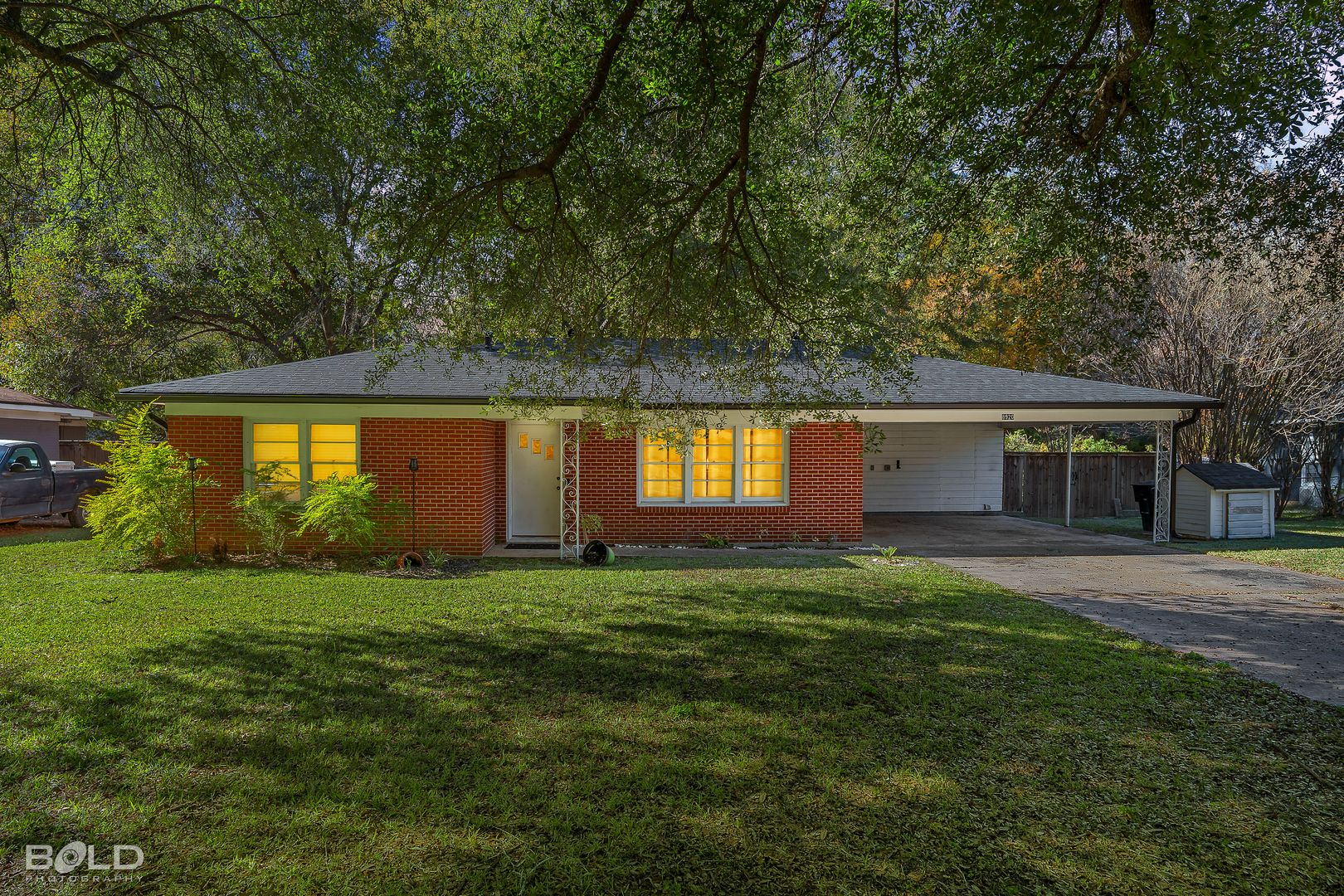 Shreveport House: 8920 Acacia Lane